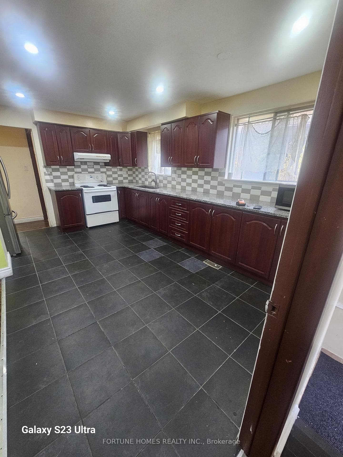 3136 Morning Star Drive, Mississauga, ON L4T 1X4 - Photo 1