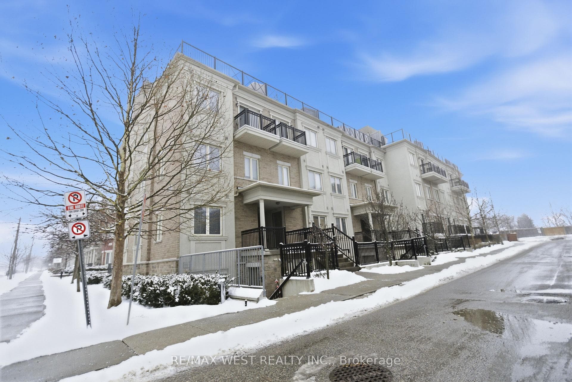19 Coneflower Crescent Unit 254, Thornhill / Willowdale, ON M2R 0B5 - Photo 1