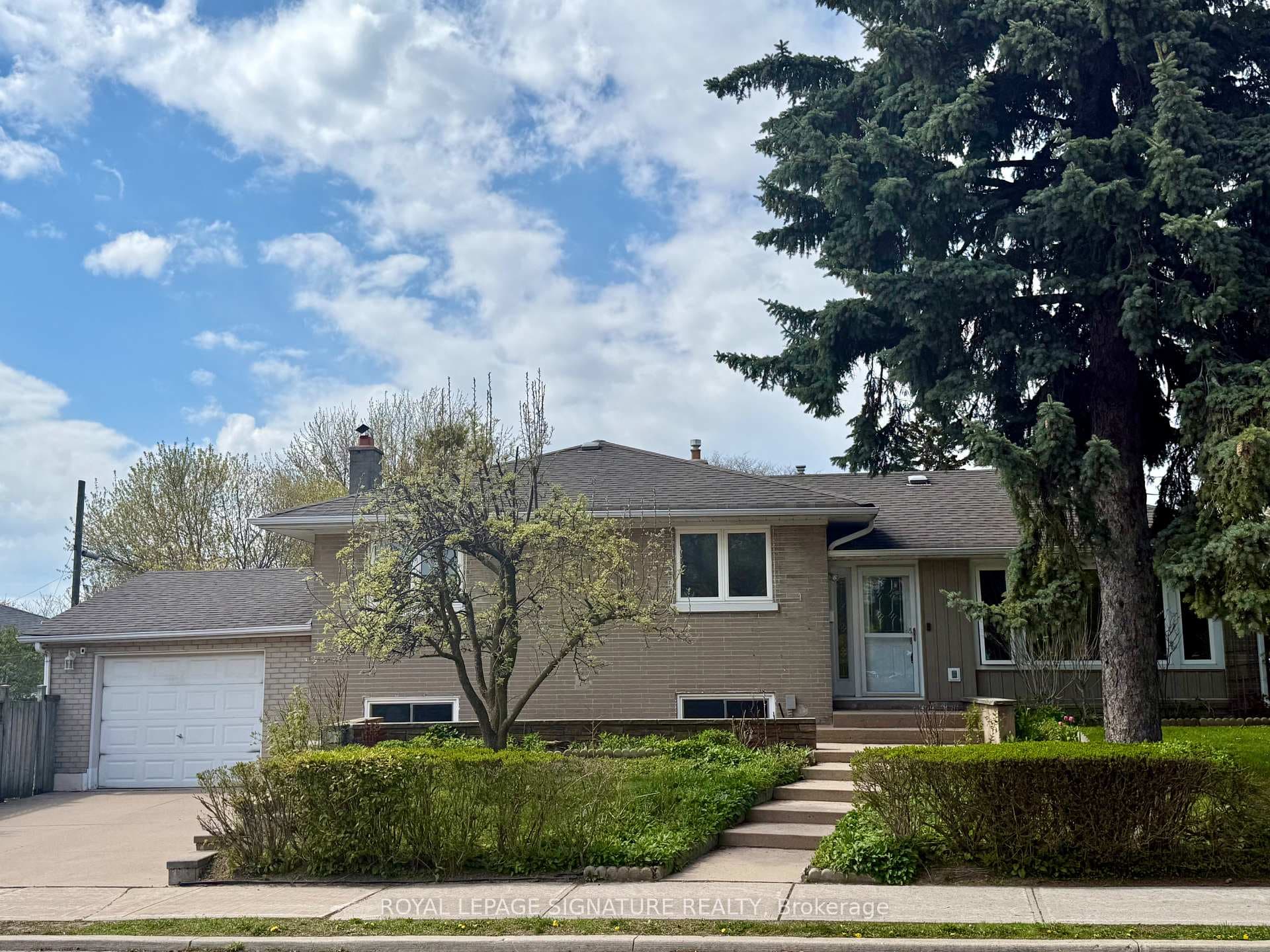 1 Charlemont Crescent, Scarborough Village / Eglinton East, ON M1T 1M3 - Photo 1