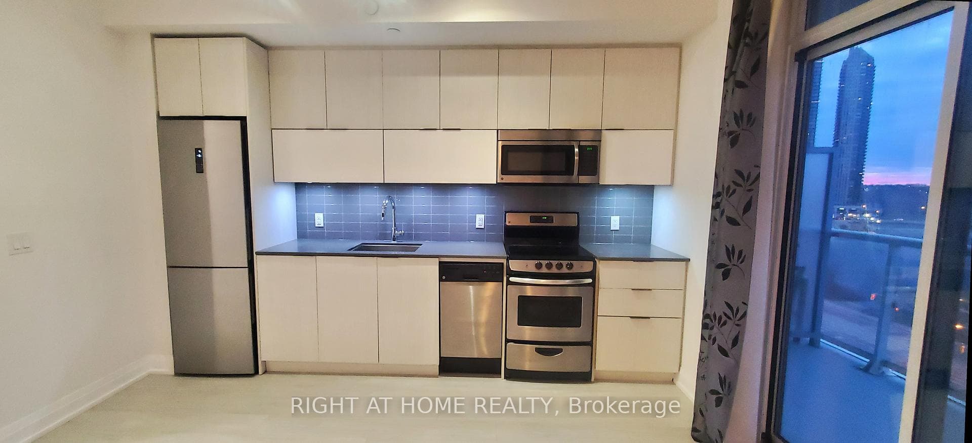 56 Annie Craig Drive Unit 809, Liberty Village / Parkdale / South Parkdale, ON M8V 0C8 - Photo 1