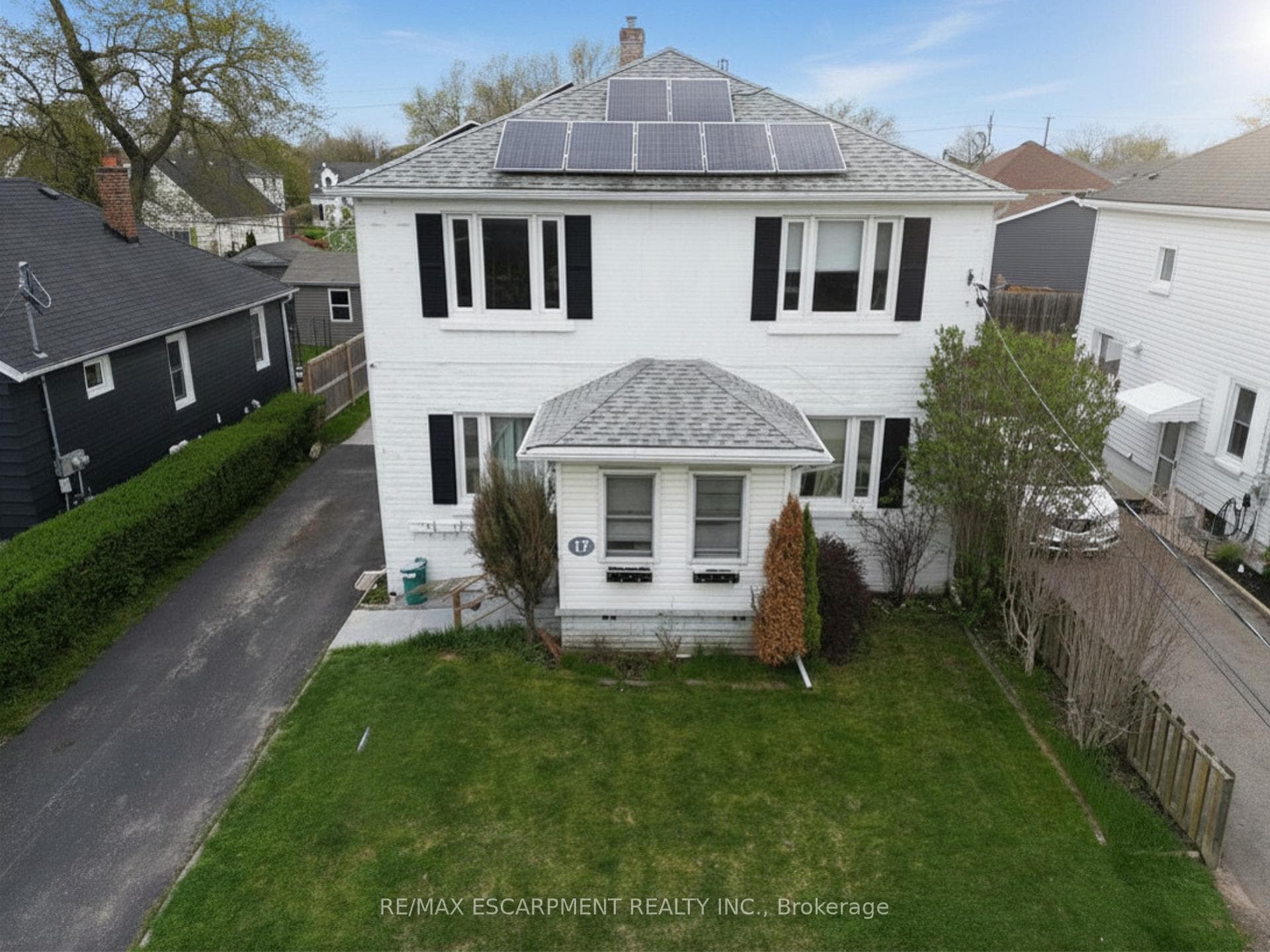 17 Lyons Avenue, Welland, ON L3B 1L8 - Photo 1