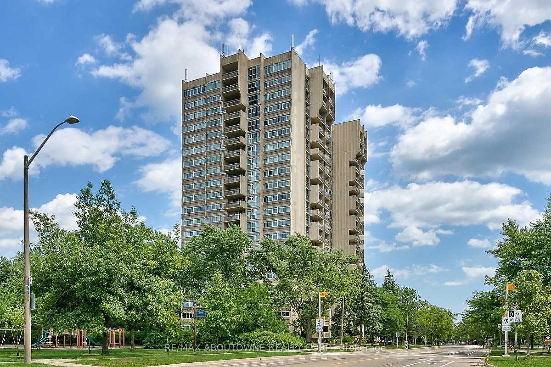 1359 White Oaks Boulevard Unit 1207, Oakville, ON L6H 2R8 - Photo 1