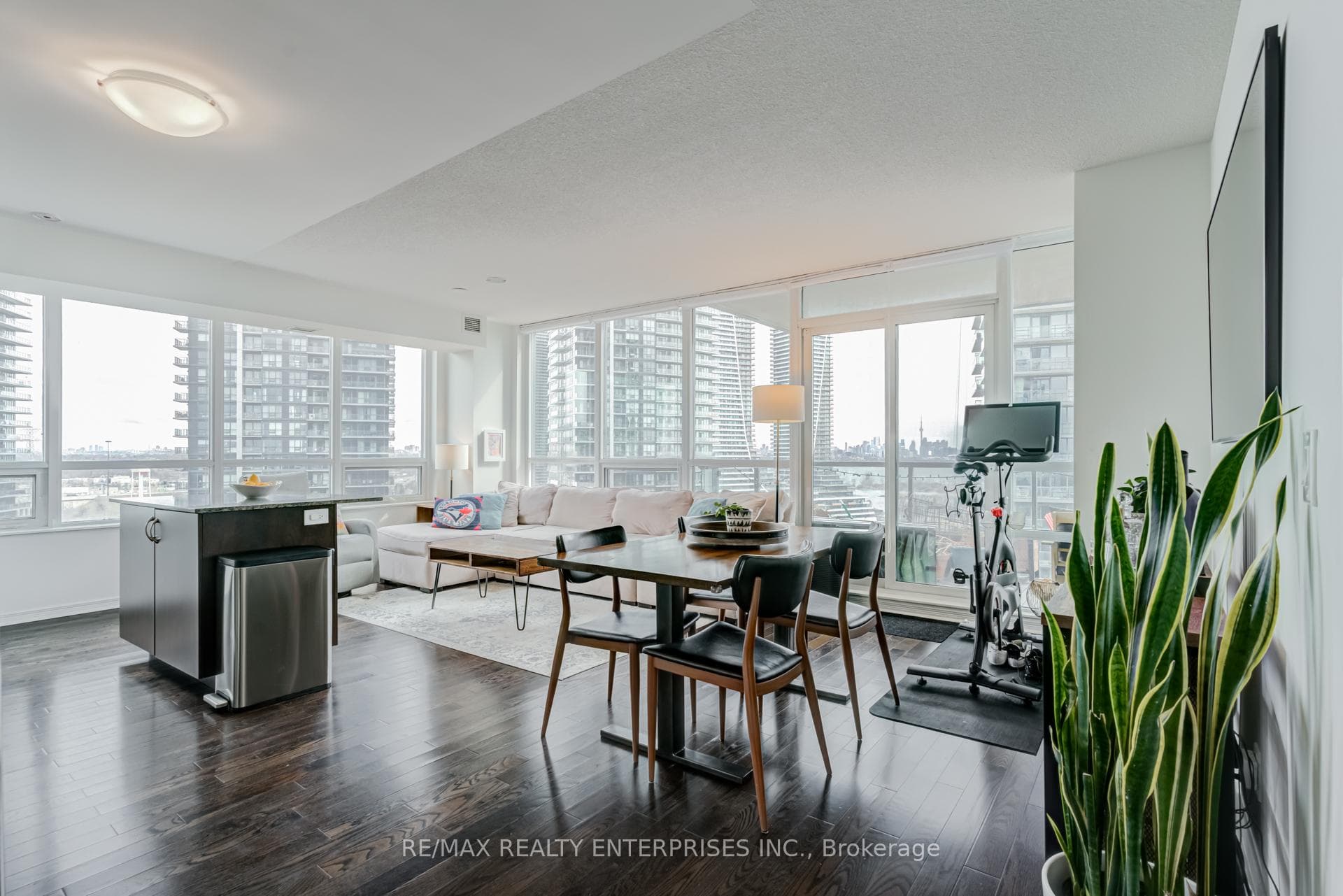 15 Legion Road Unit 1706, Liberty Village / Parkdale / South Parkdale, ON M8V 0A9 - Photo 1