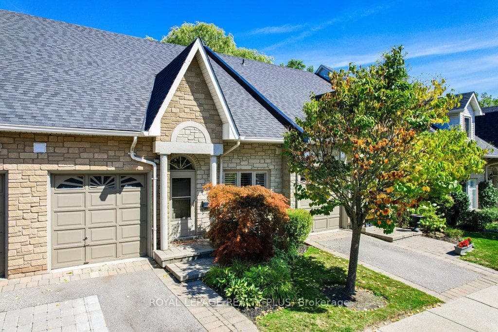 1010 Cristina Court Unit 6, Mississauga, ON L5J 4T7 - Photo 1