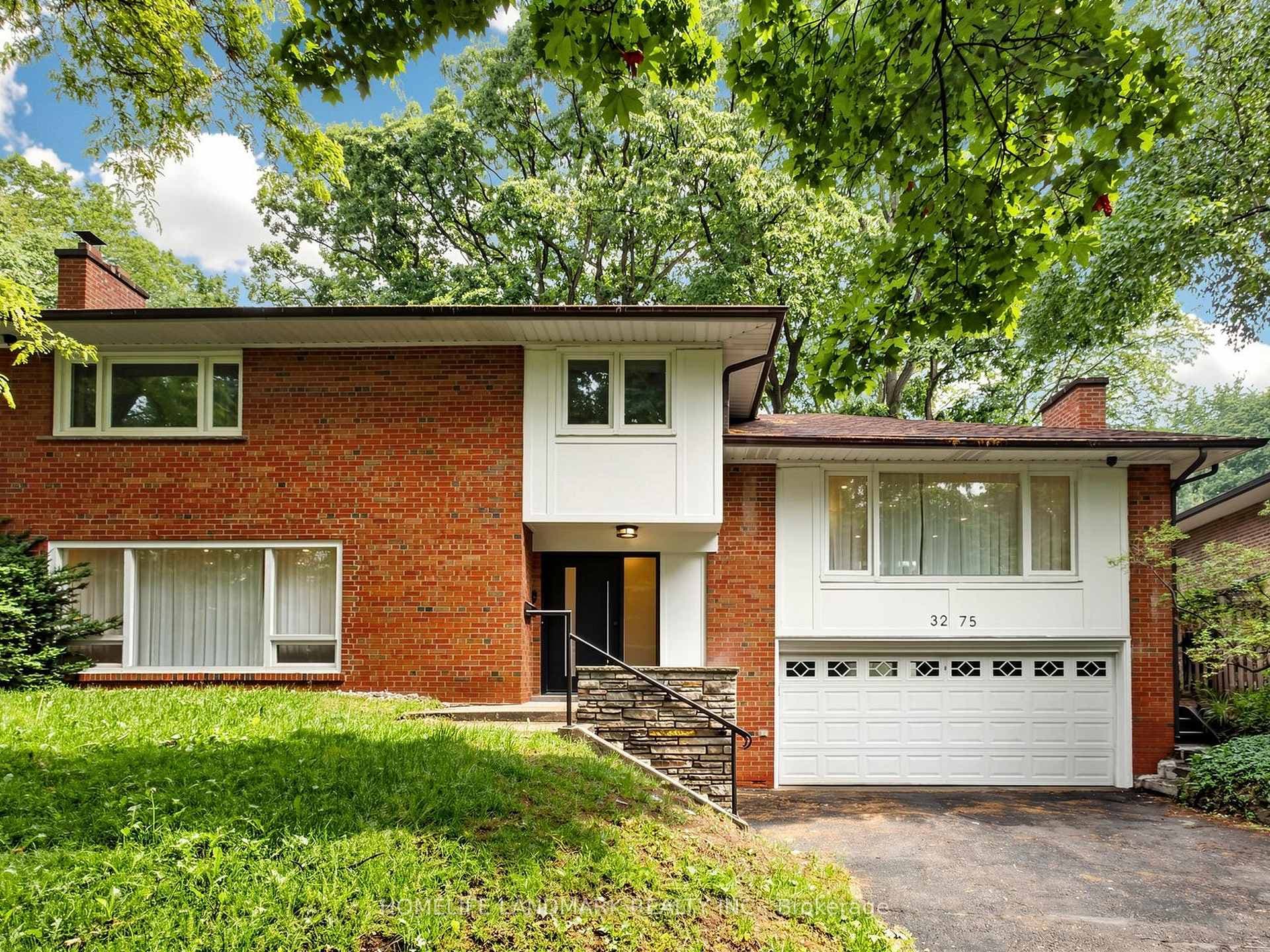 3275 Credit Heights Drive, Mississauga, ON L5C 2L8 - Photo 1