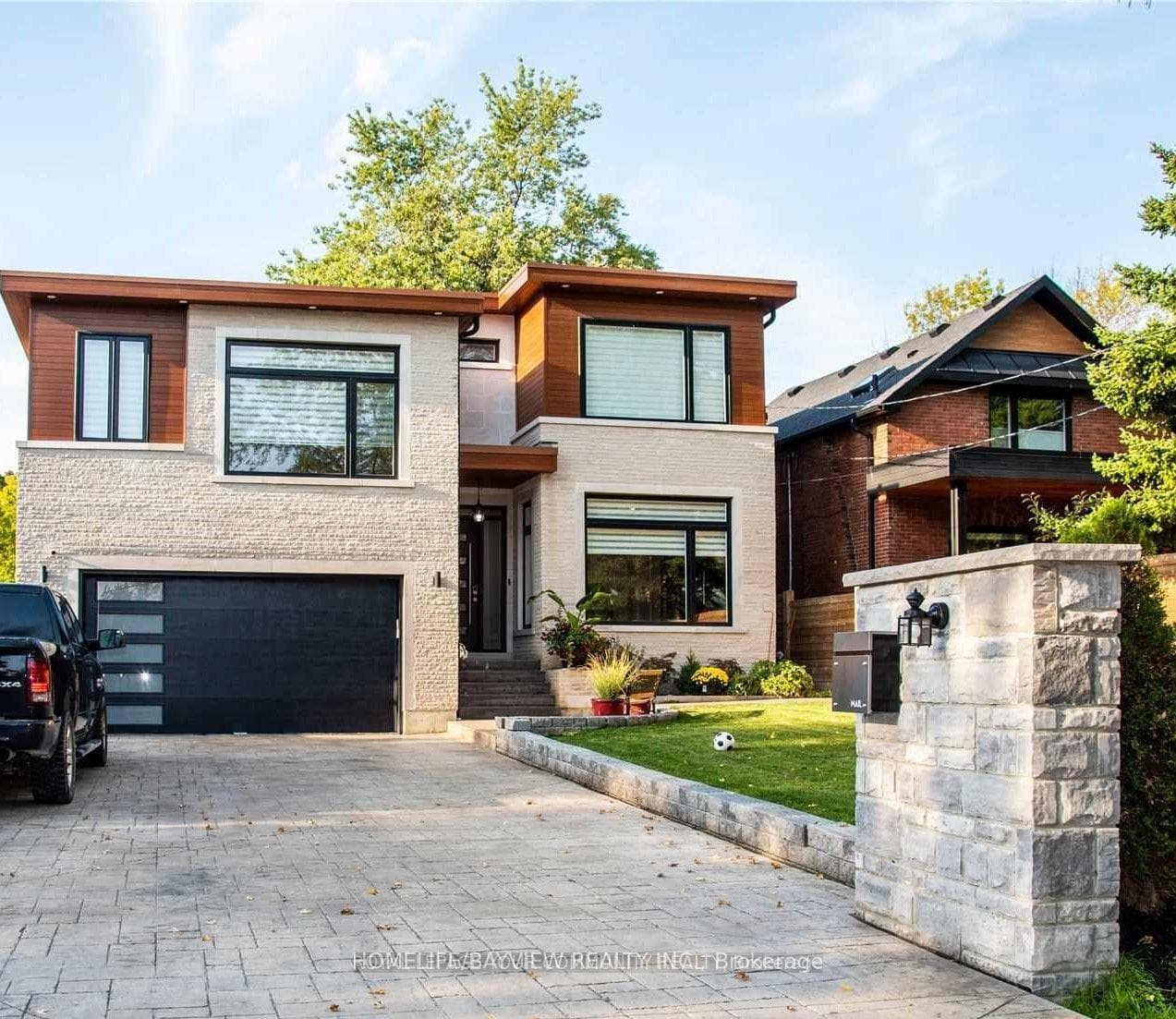 11 walnut Crescent, Liberty Village / Parkdale / South Parkdale, ON M8W 2Z9 - Photo 1