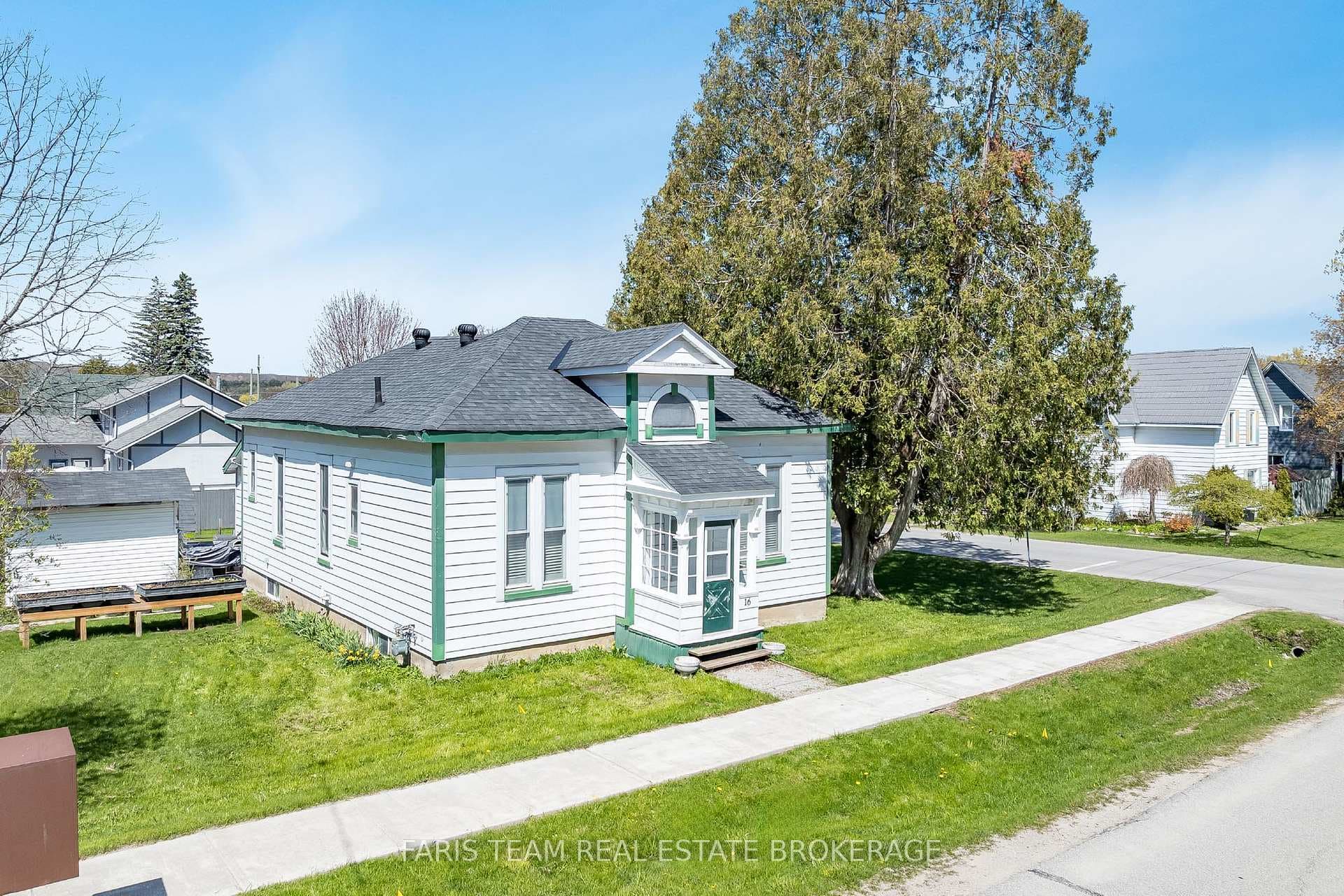 16 Peel Street, Penetanguishene
