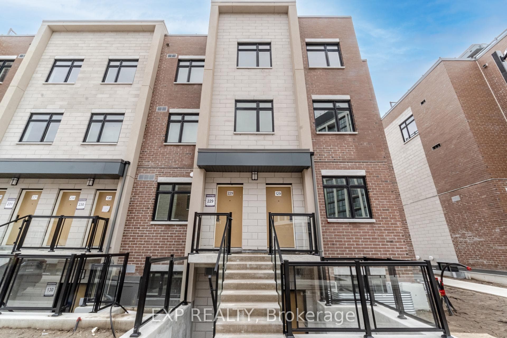 1062 Douglas Mccurdy Comm Court Unit 229, Mississauga, ON L5G 0C6 - Photo 1