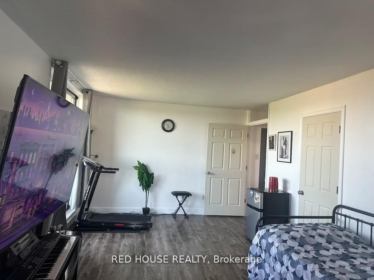 3555 Derry Road Unit 801, Mississauga, ON L4T 1B2 - Photo 1