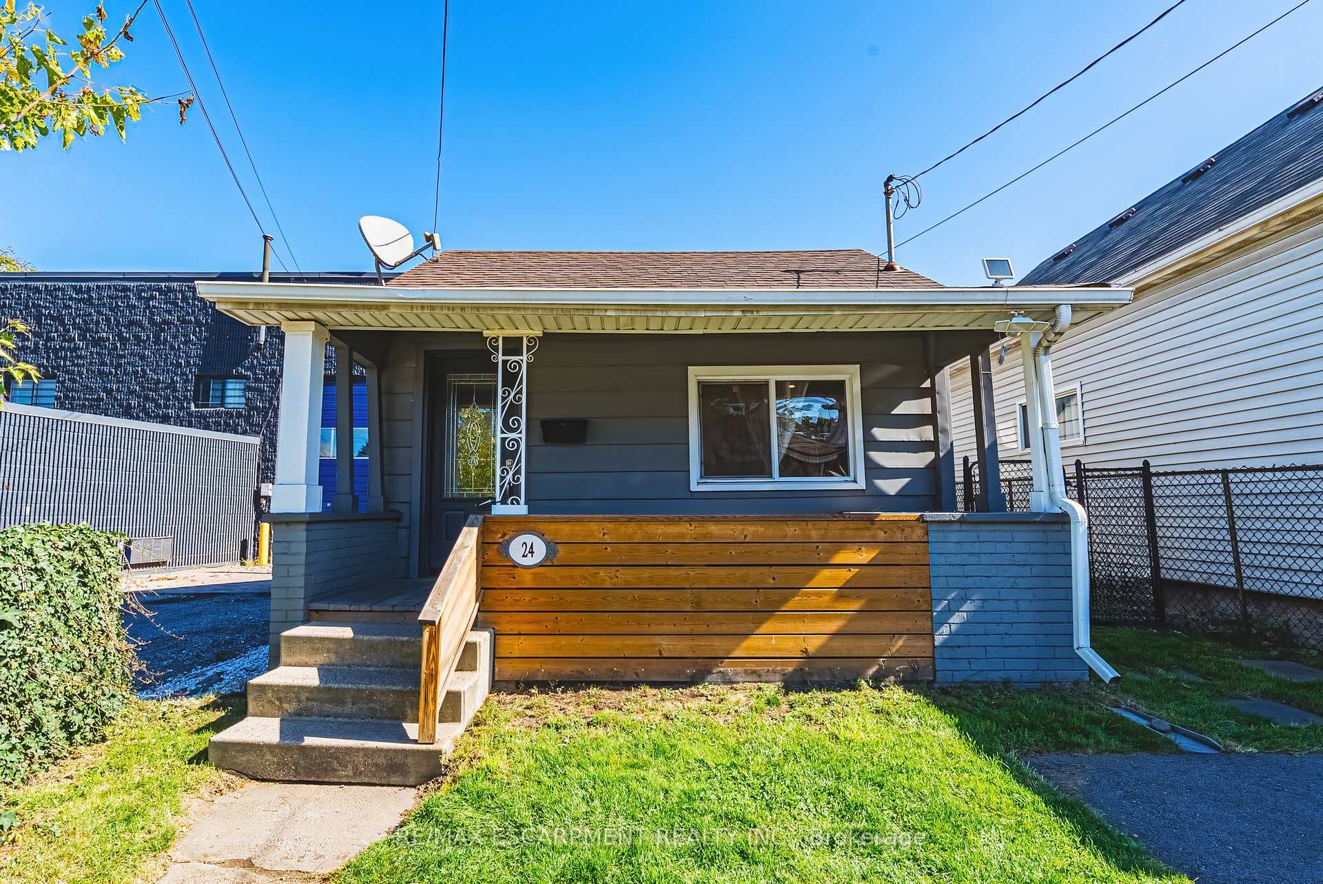 24 Rowanwood Street, Hamilton, ON L8L 7H3 - Photo 1