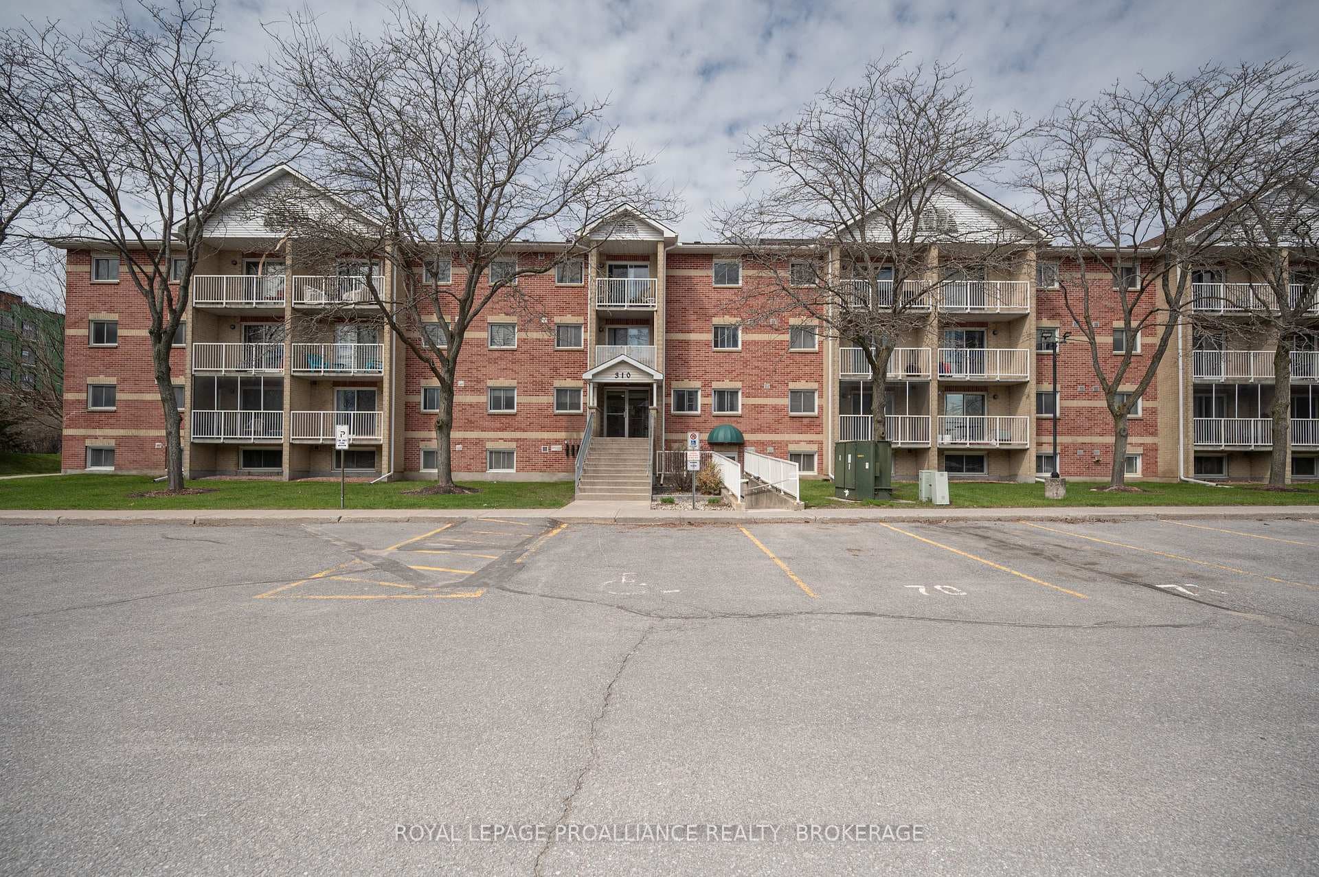 316 Kingsdale Avenue Unit 411, Kingston