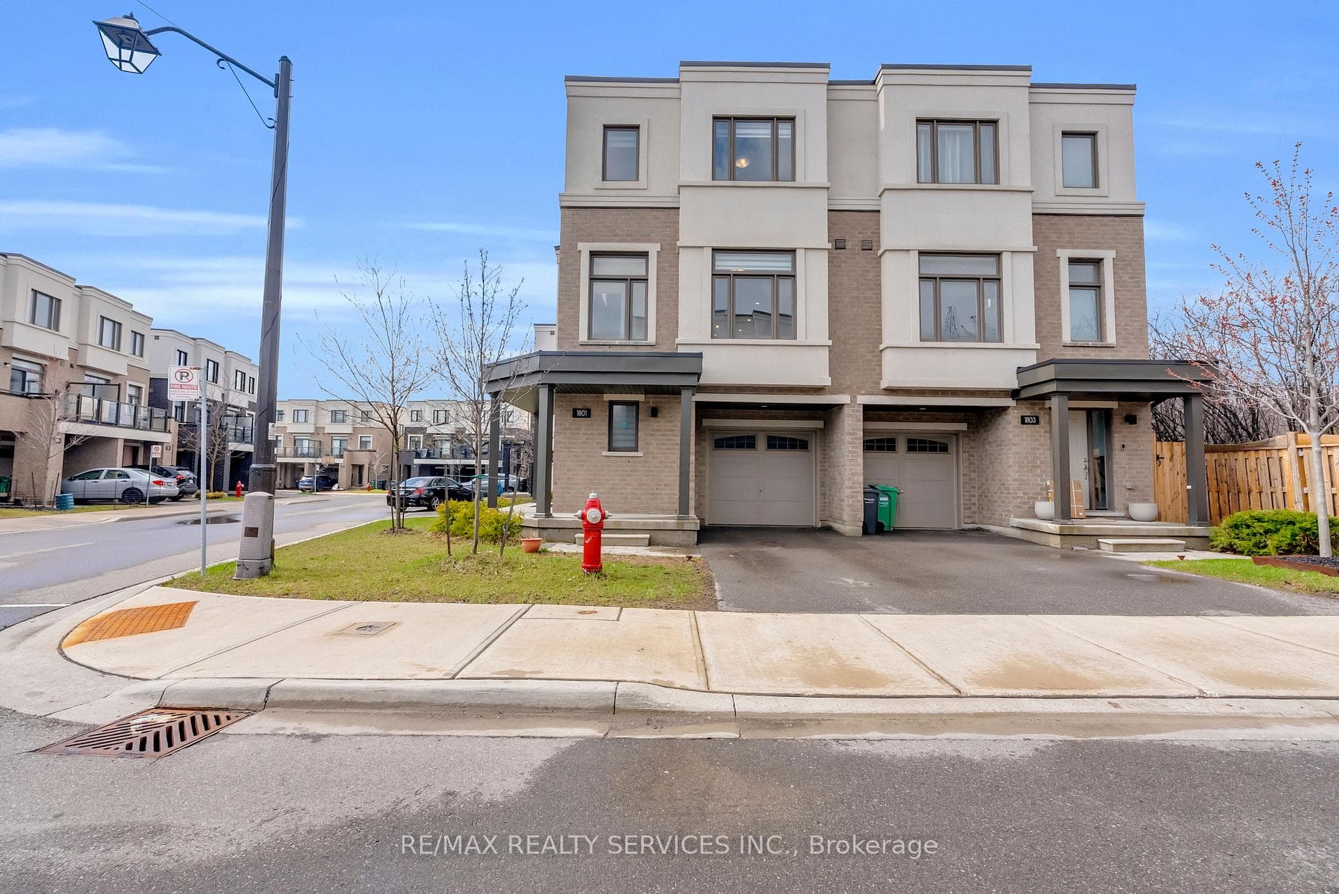 1801 Mitoff Place, Mississauga, ON L4W 0E8 - Photo 1