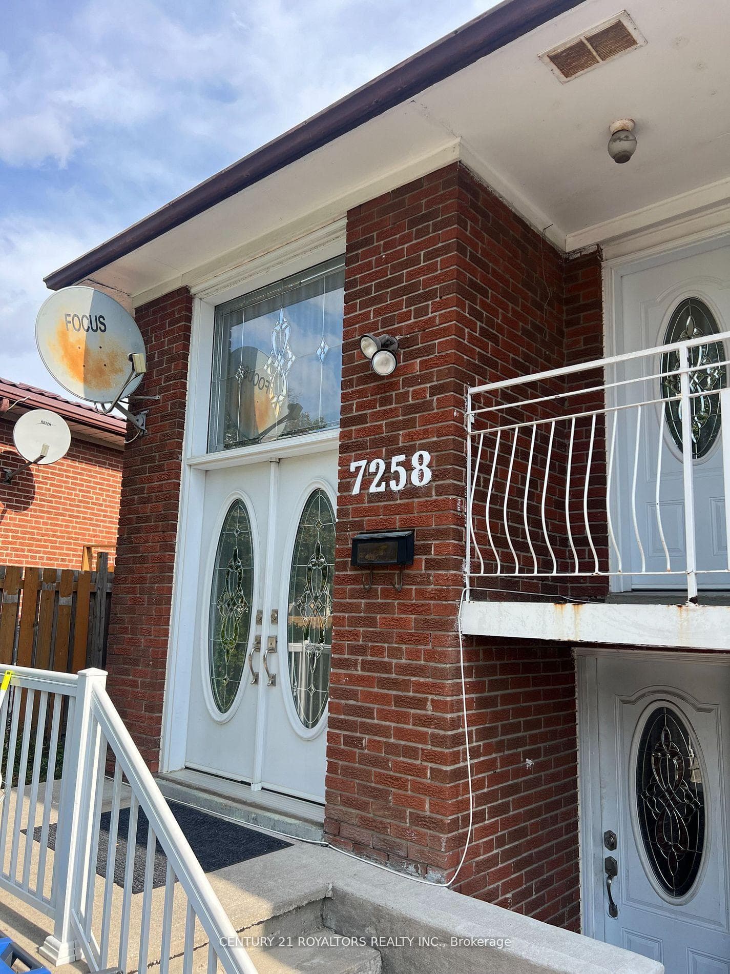 7258 Sills Road, Mississauga, ON L4T 2K1 - Photo 1