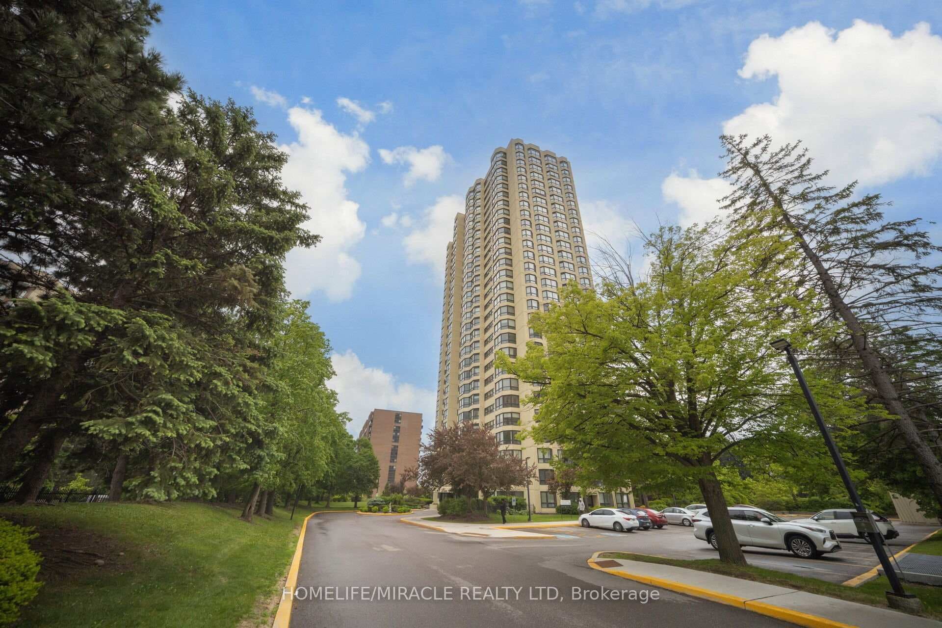 8 Lisa Street Unit 1802, Brampton, ON L6T 4S6 - Photo 1