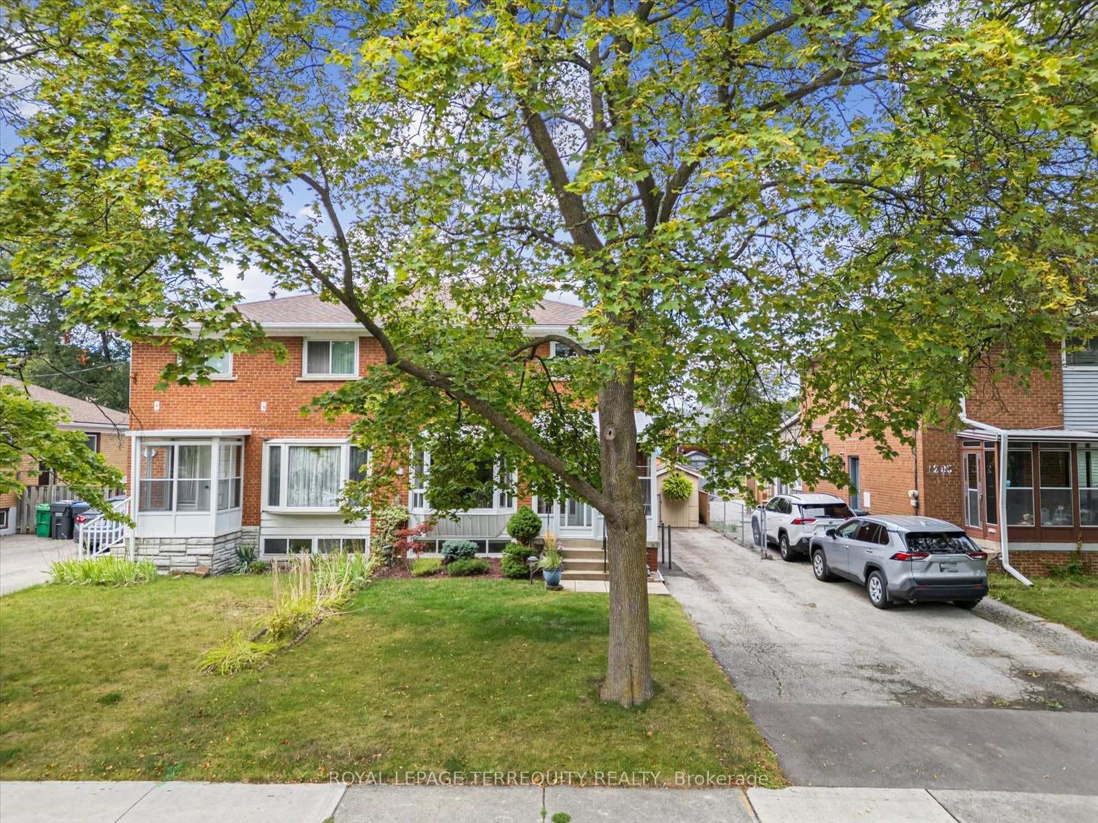 1201 Kingsholm Drive, Mississauga, ON L4Y 2H1 - Photo 1