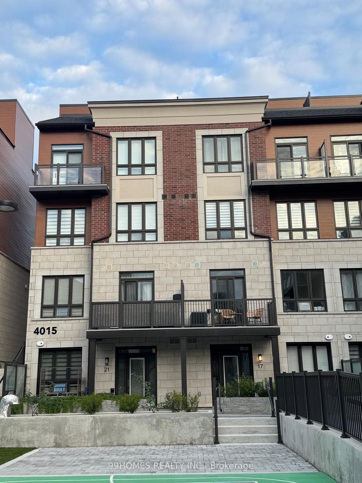 4015 Hickory Drive Unit 17, Mississauga, ON L4W 1L1 - Photo 1