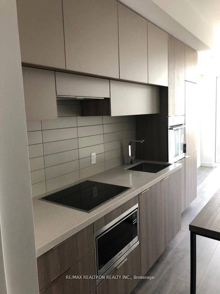8 Eglinton Avenue Unit 3503, Leaside / Davisville, ON M4P 1A6 - Photo 1