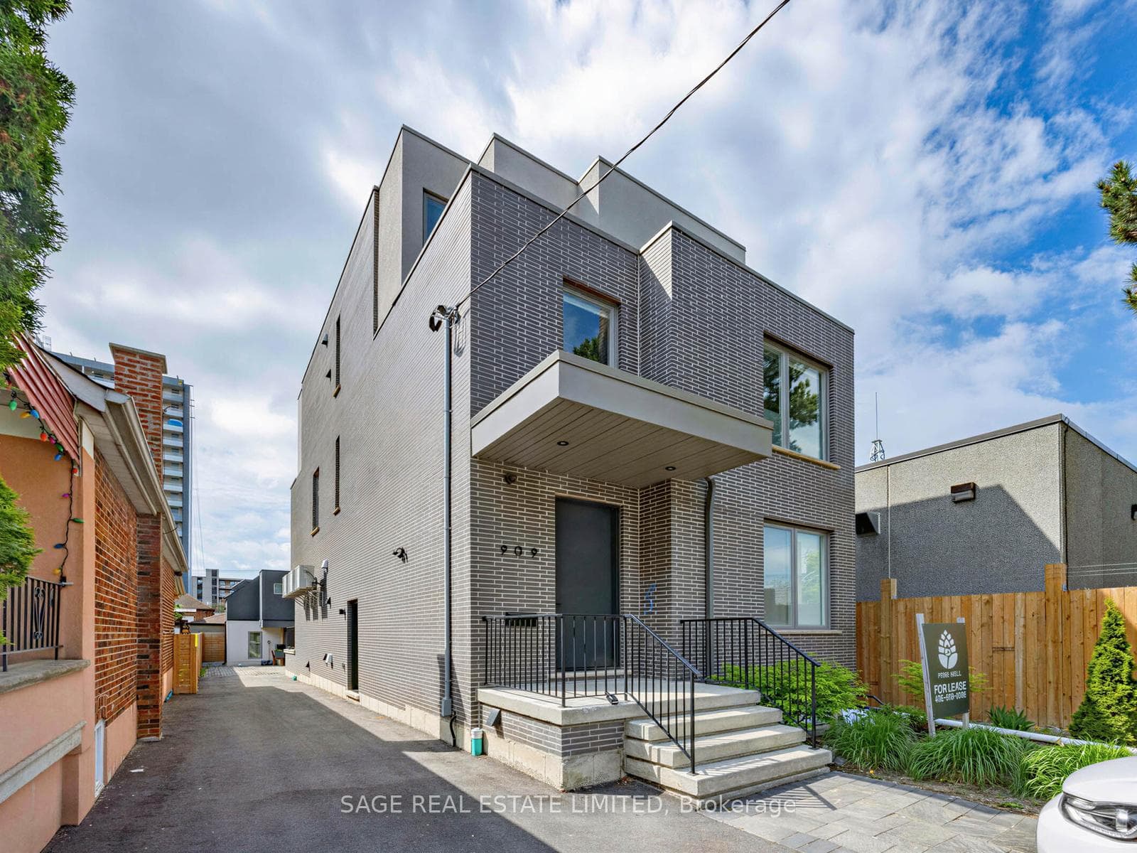 909 Castlefield Avenue Unit 2, York / Weston, ON M6B 1C9 - Photo 1