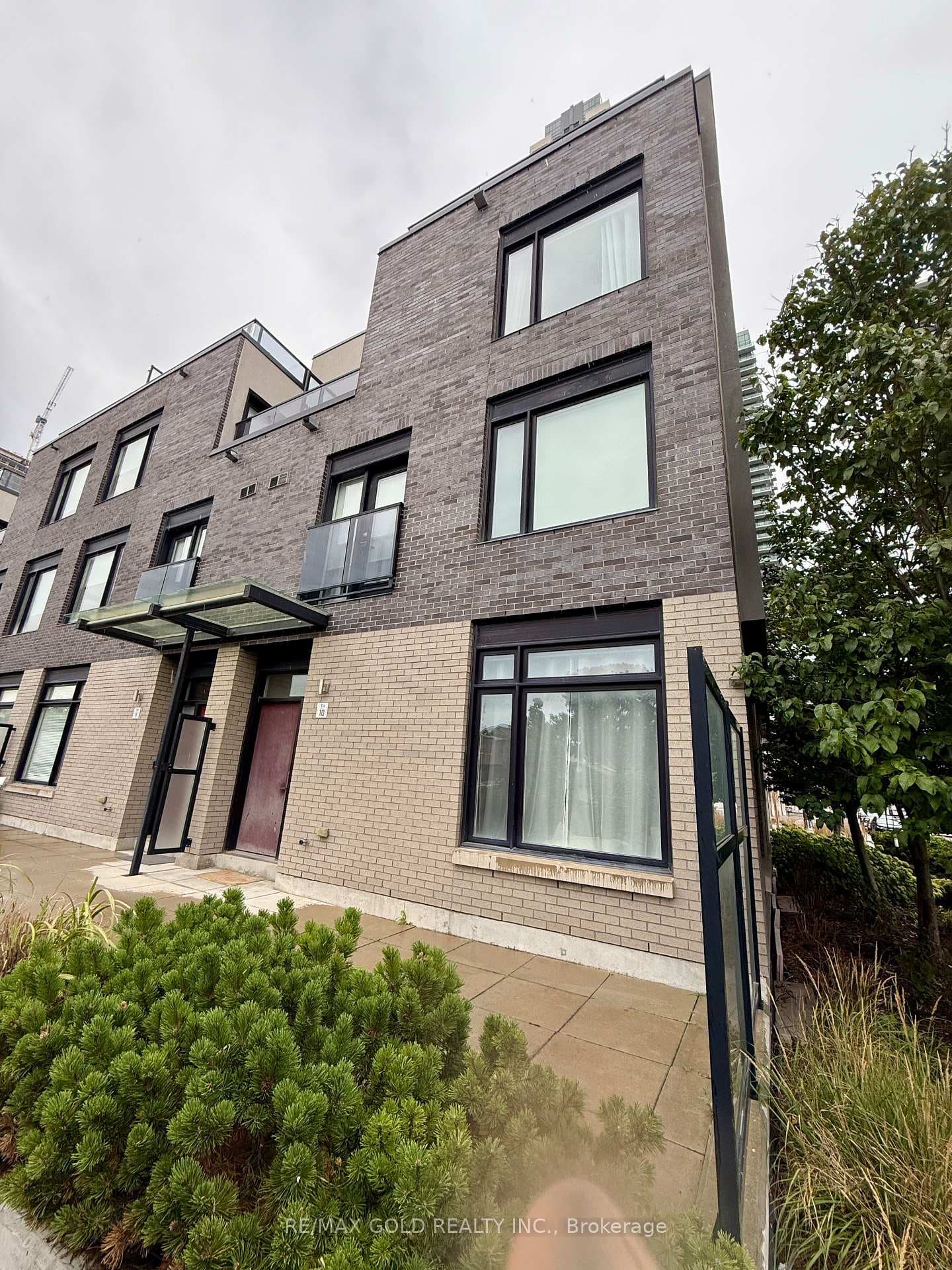 4050 Parkside Village Drive Unit 10, Mississauga, ON L5B 0K2 - Photo 1