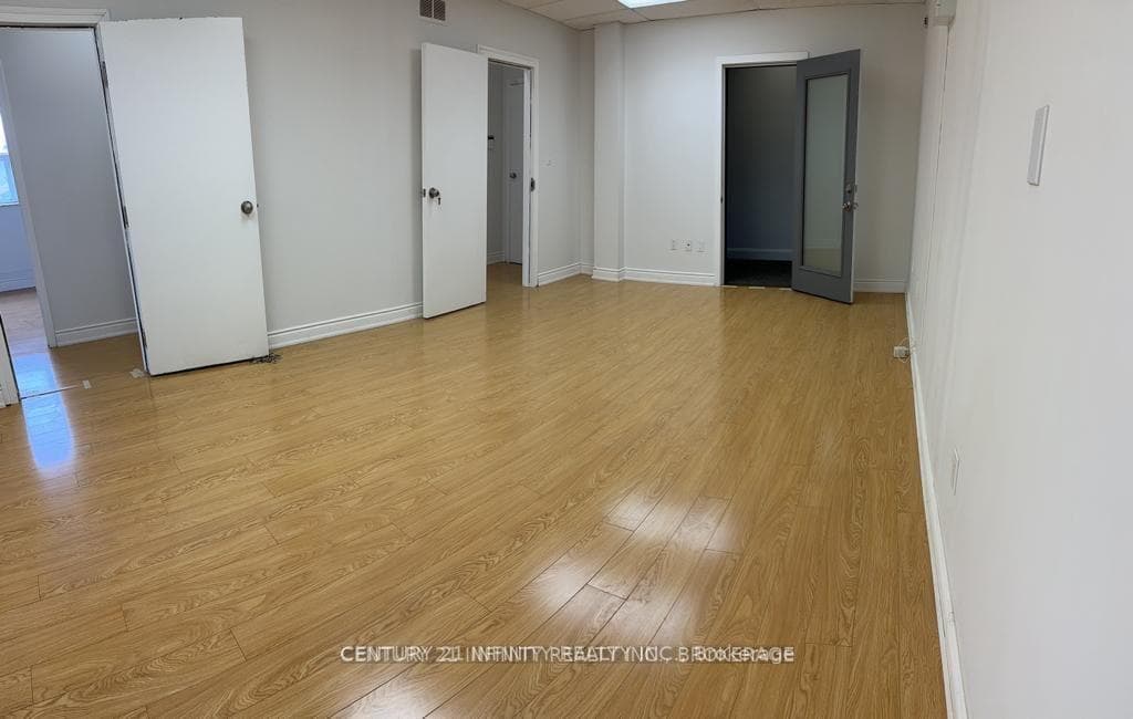 323 Kerr Street Unit 207, Oakville, ON L6K 3B6 - Photo 1