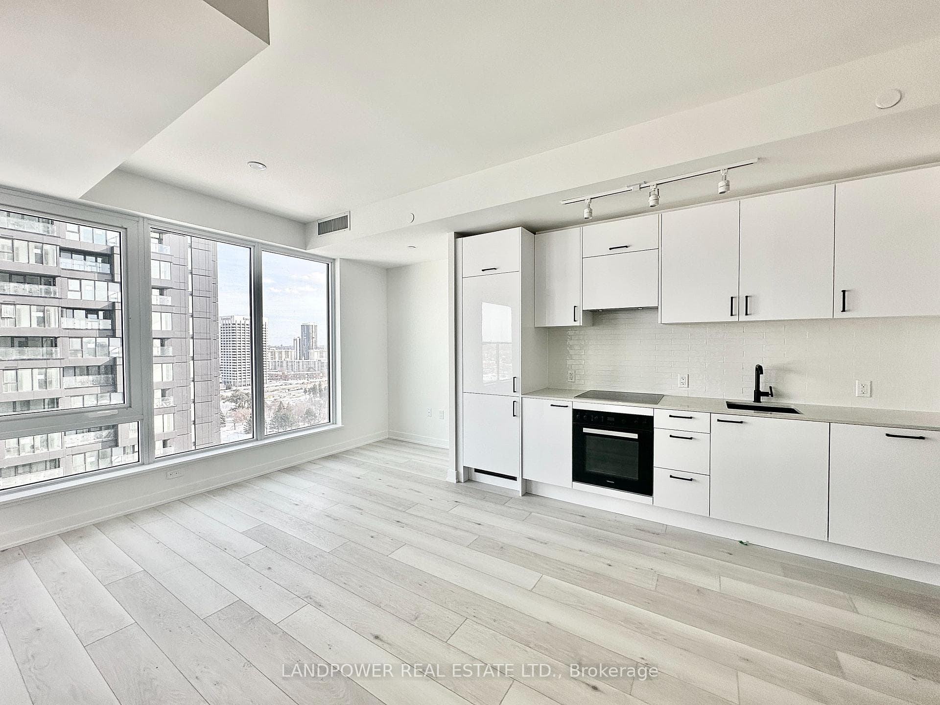 1 Quarrington Lane Unit 1901, Don Mills / Parkwoods / Victoria Village, ON M3C 0S4 - Photo 1