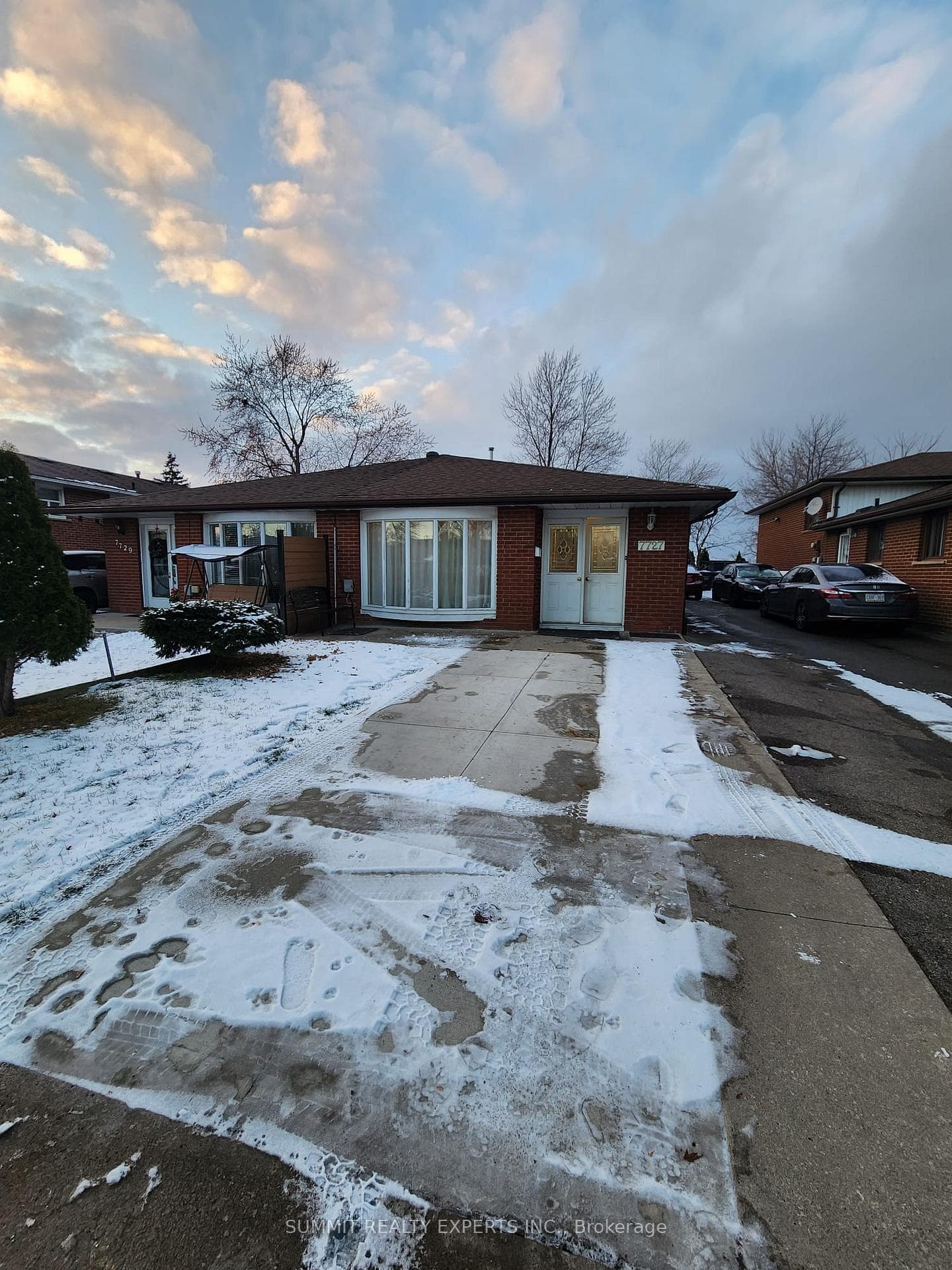 7727 Kittridge Drive, Mississauga, ON L4T 3L9 - Photo 1