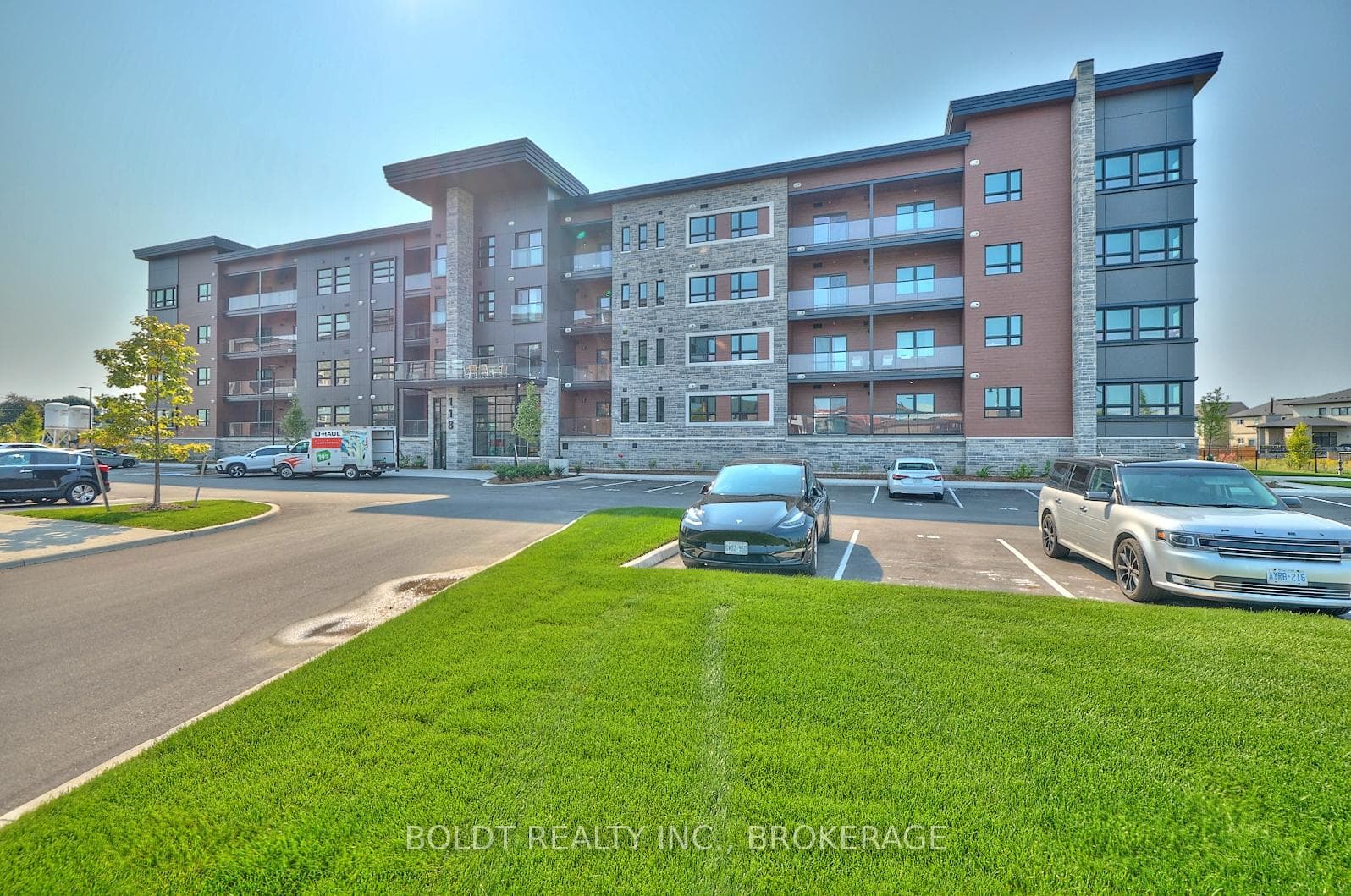 118 Summersides Boulevard Unit 208, Pelham