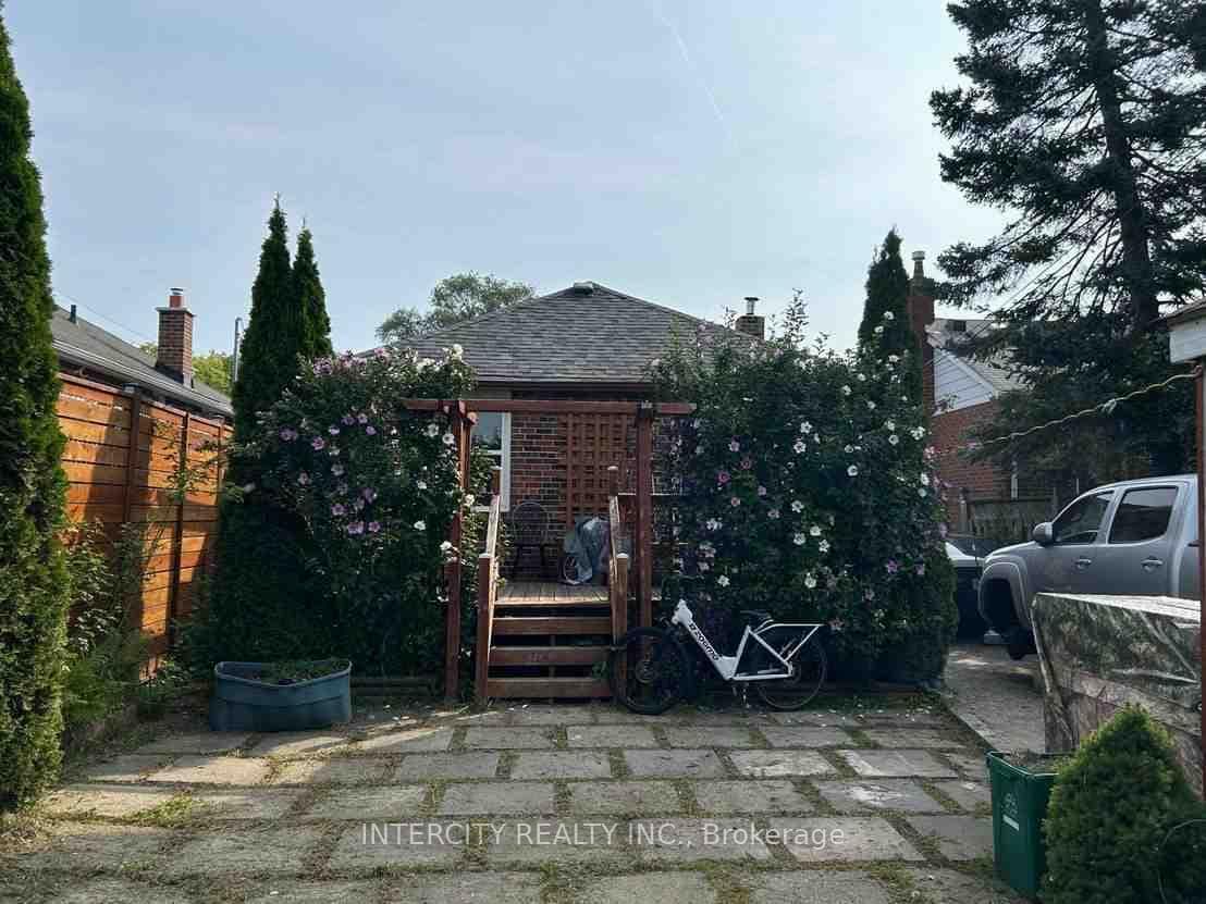 54 Sixteenth Street, Liberty Village / Parkdale / South Parkdale, ON M8V 3J8 - Photo 1