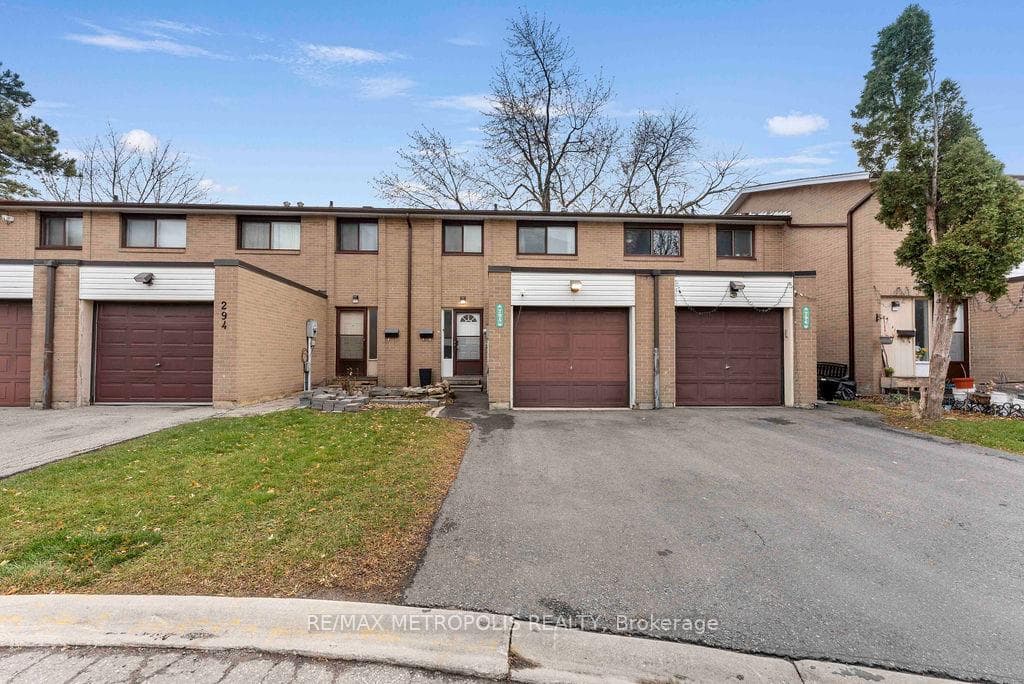 295 Fleetwood Crescent, Brampton, ON L6T 2E7 - Photo 1