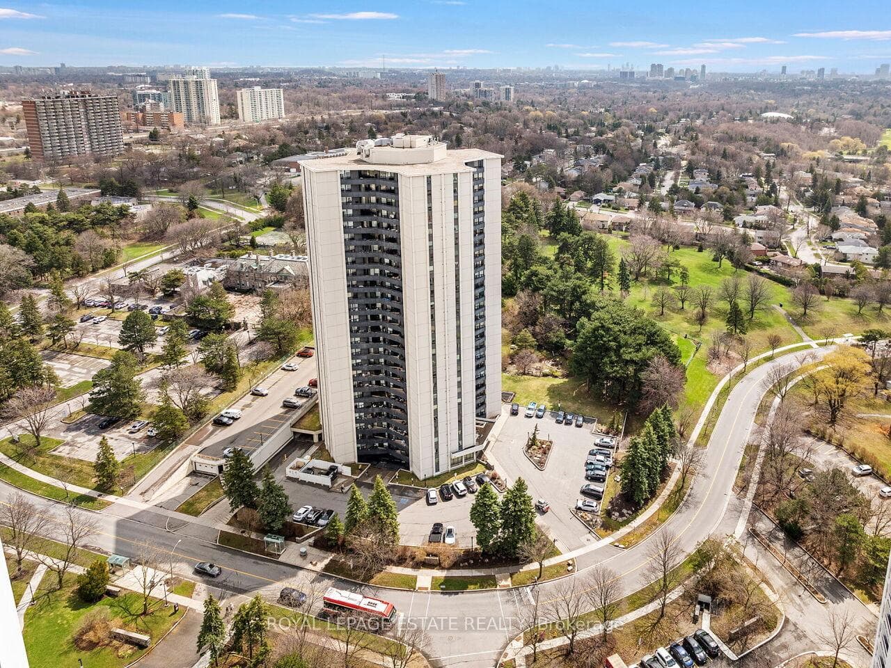 75 Graydon Hall Manor Unit PH05, Don Mills / Parkwoods / Victoria Village, ON M3A 3M5 - Photo 1