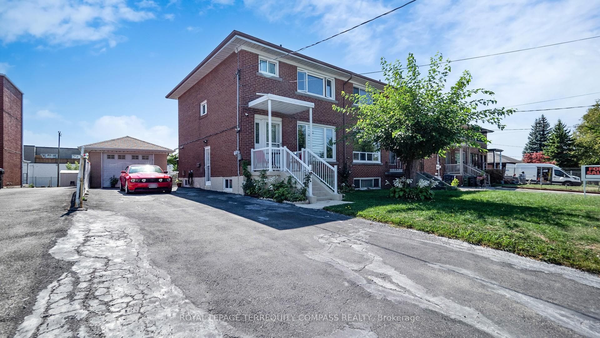 11 Arrowsmith Avenue, Toronto W04