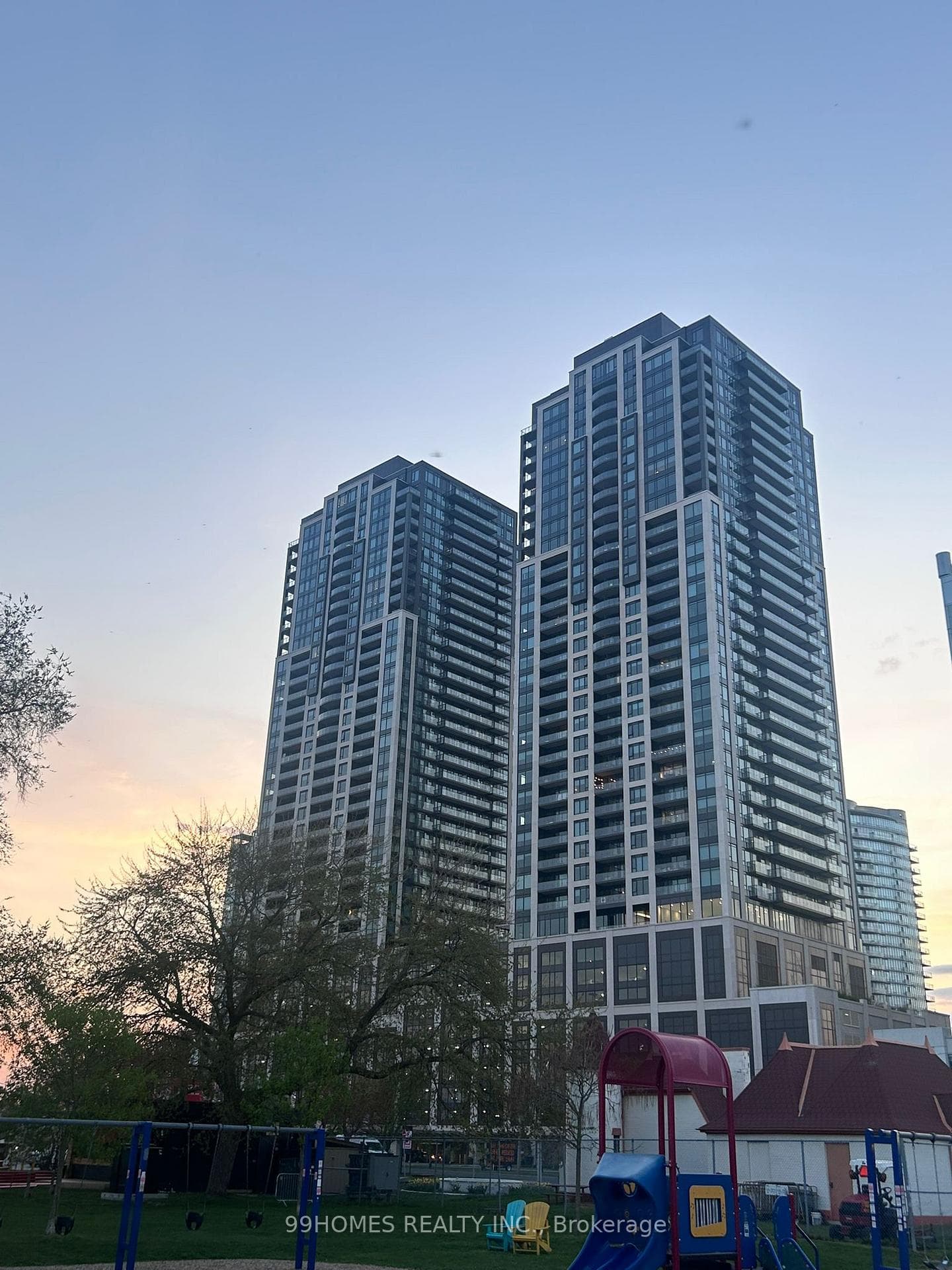 1926 Lakeshore Blvd Boulevard Unit 1216, High Park / Junction / Roncesvalles, ON M6S 0B1 - Photo 1