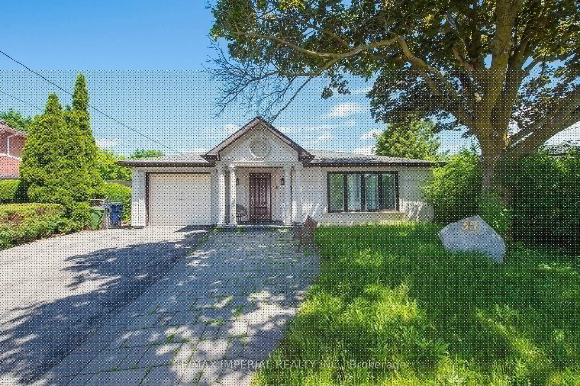 35 Waddington Crescent, Hillcrest Village / Bayview Village