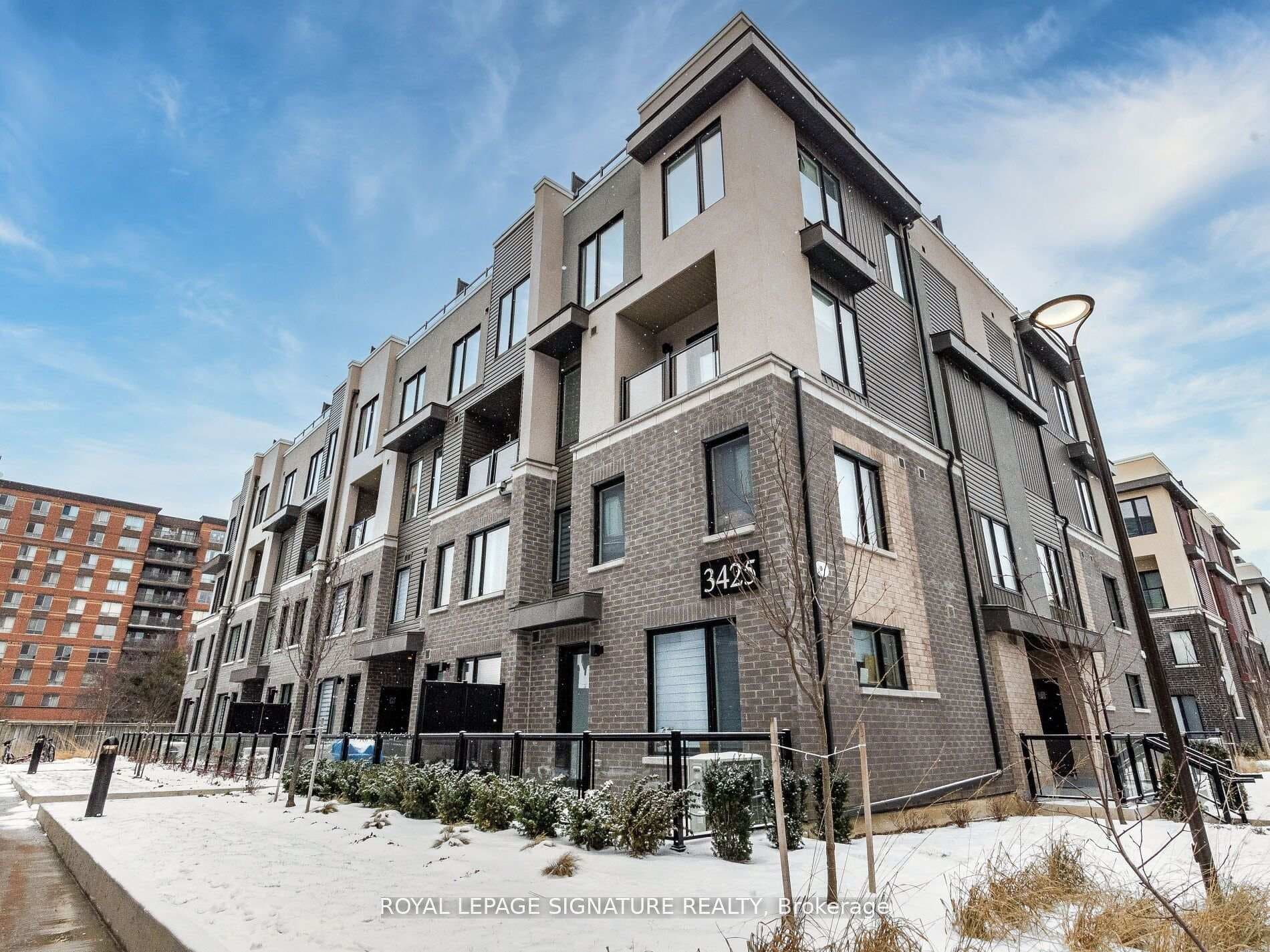 3425 Ridgeway Drive Unit 10, Mississauga, ON L5L 0B9 - Photo 1