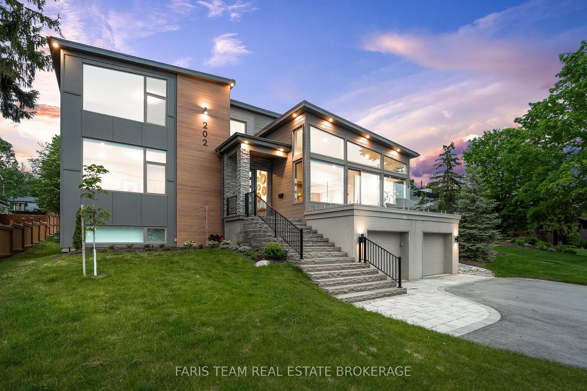 202 Kempenfelt Drive, Barrie, ON L4M 1C3 - Photo 1