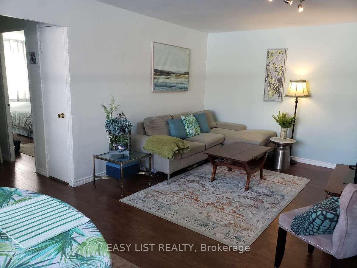 59 Neptune Drive Unit 1, Lawrence Park / Bedford Park, ON M6A 1X2 - Photo 1