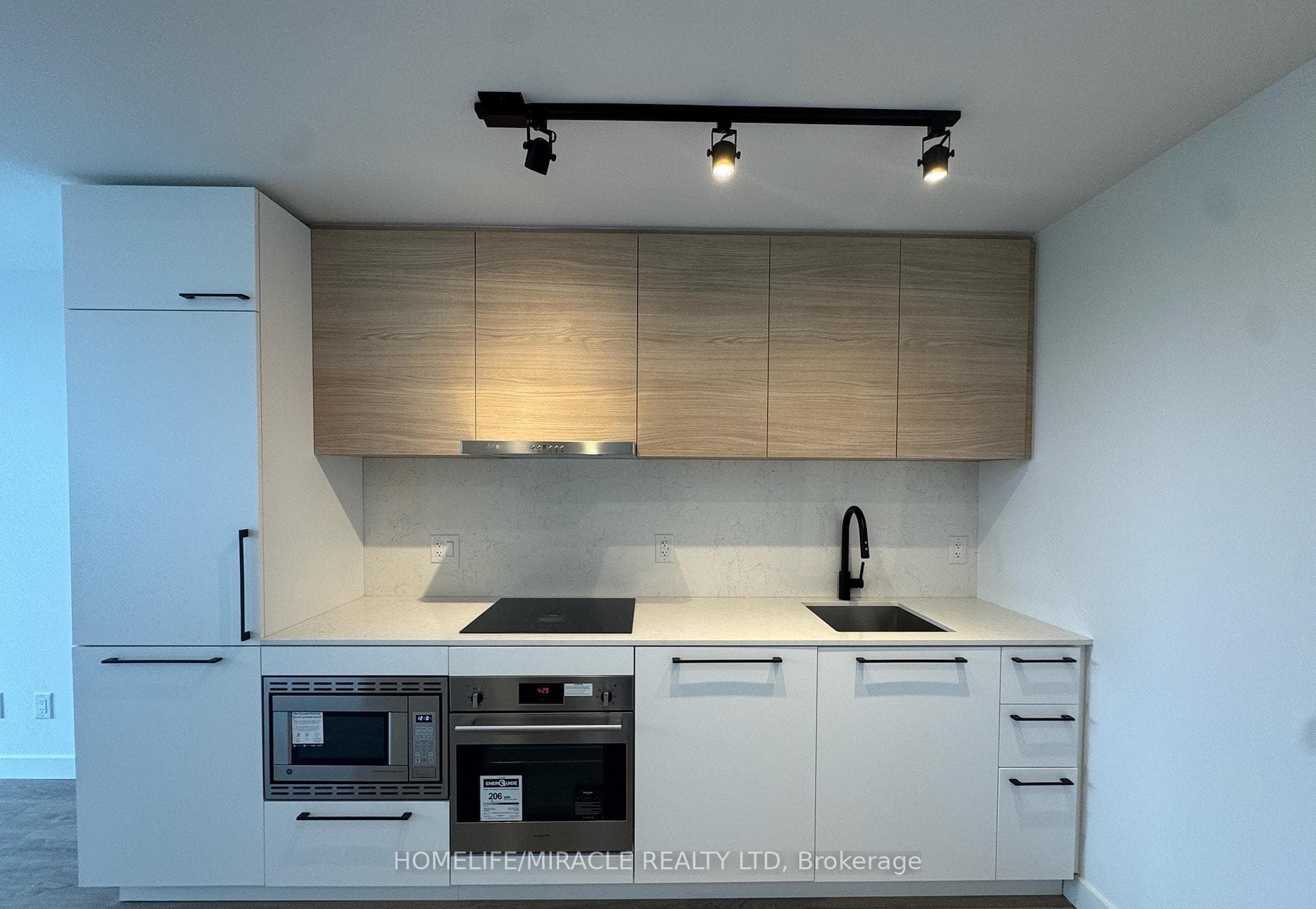 1050 Eastern Avenue Unit 1012, The Beaches / Upper Beaches, ON M4L 0B7 - Photo 1