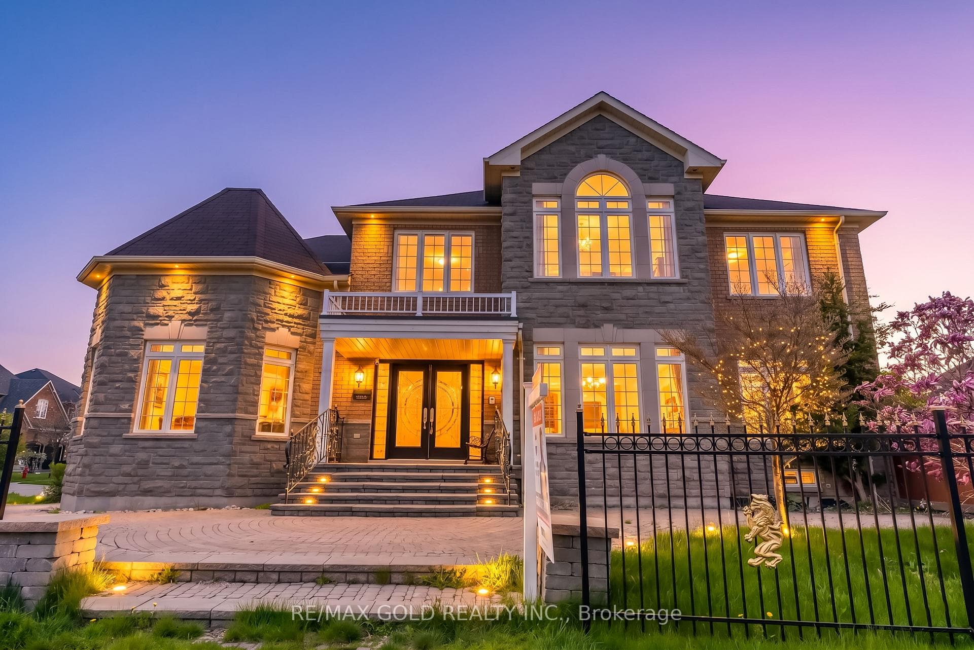 5499 Doctor Peddle Crescent, Mississauga, ON L5M 0K7 - Photo 1