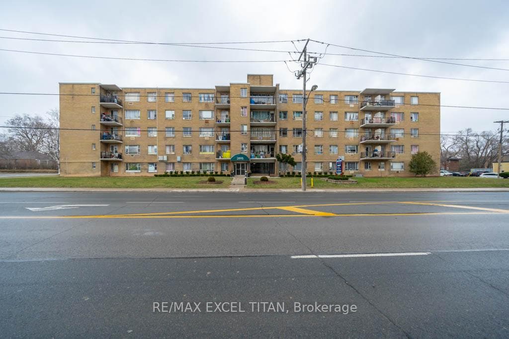 2895 Bathurst Street Unit 111, Lawrence Park / Bedford Park, ON M6H 3A8 - Photo 1