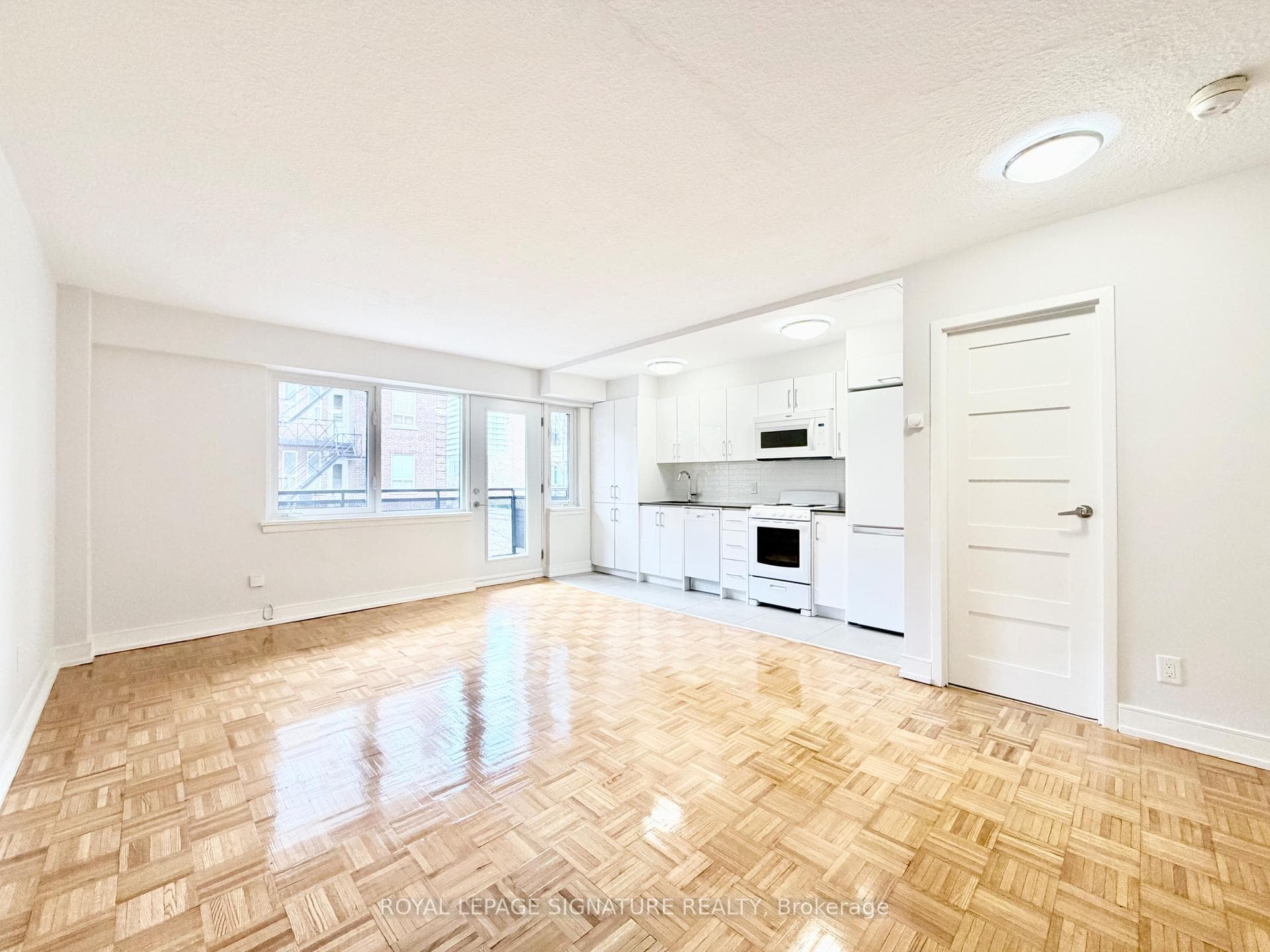 95 Lawton Boulevard Unit 203, Annex / Yorkville / Summerhill, ON M4V 1Z8 - Photo 1