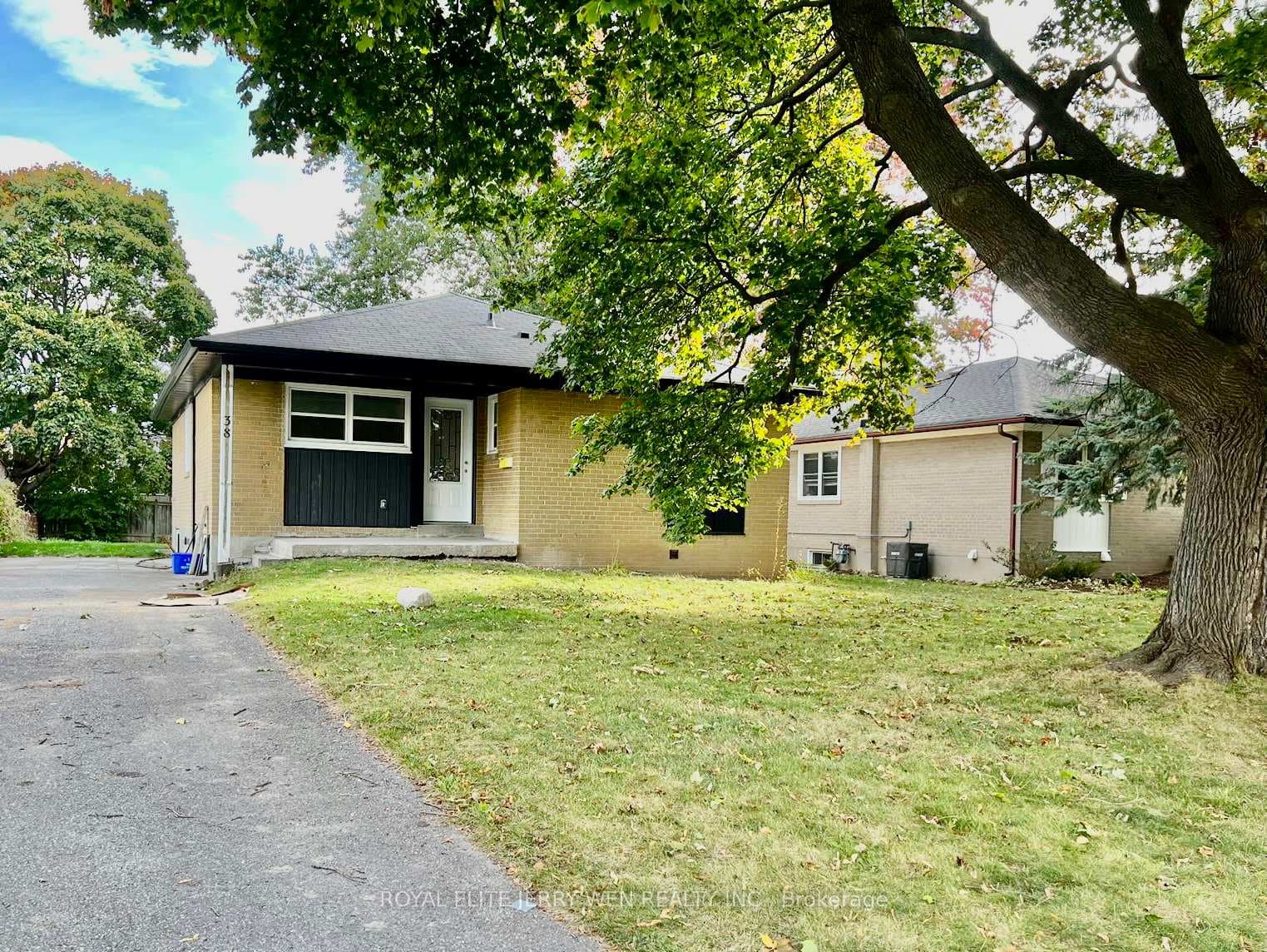 38 Thorncroft Crescent, Ajax, ON L1S 2S2 - Photo 1