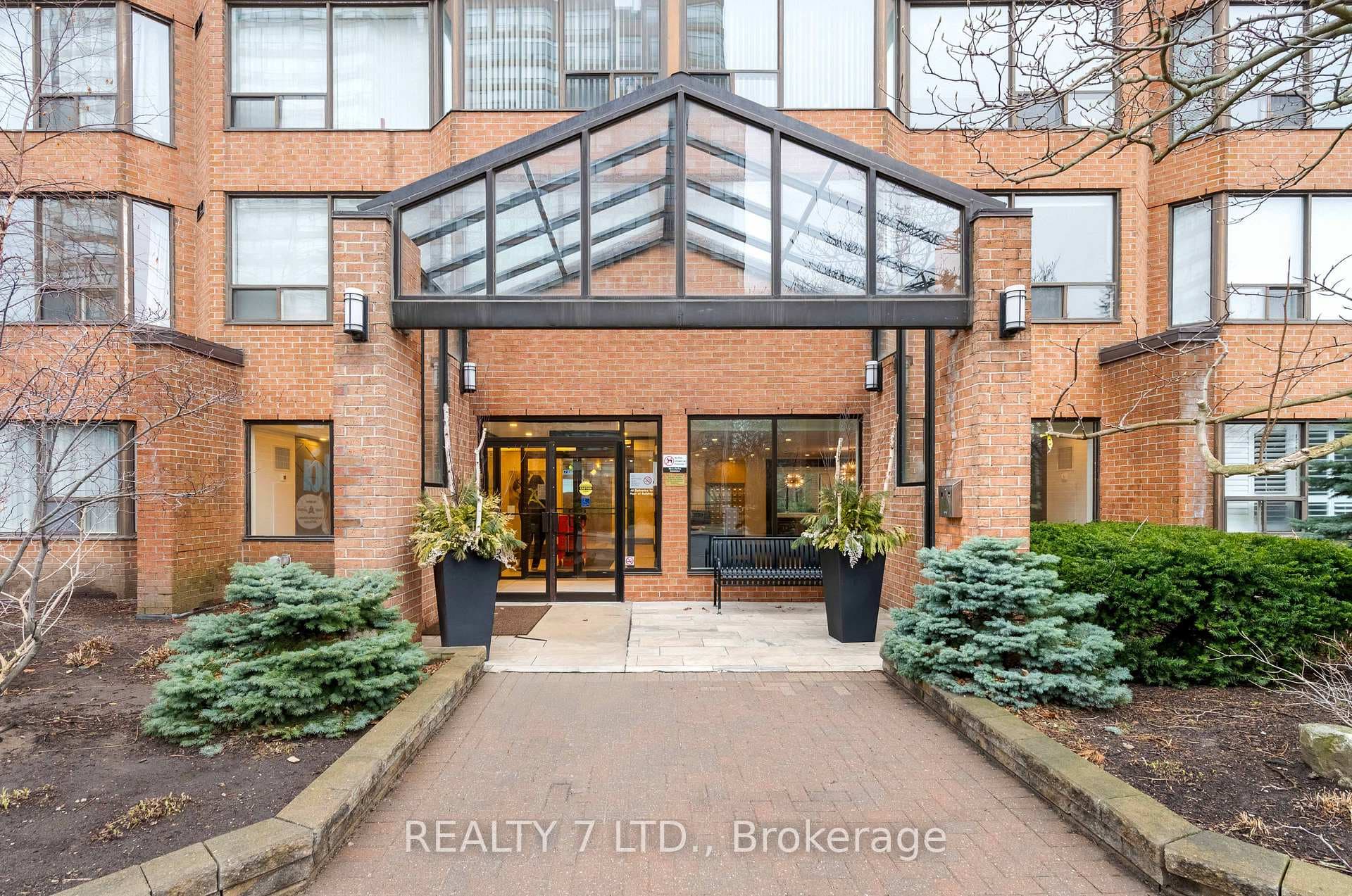 1270 Maple Crossing Boulevard Unit 412, Burlington, ON L7S 2J9 - Photo 1