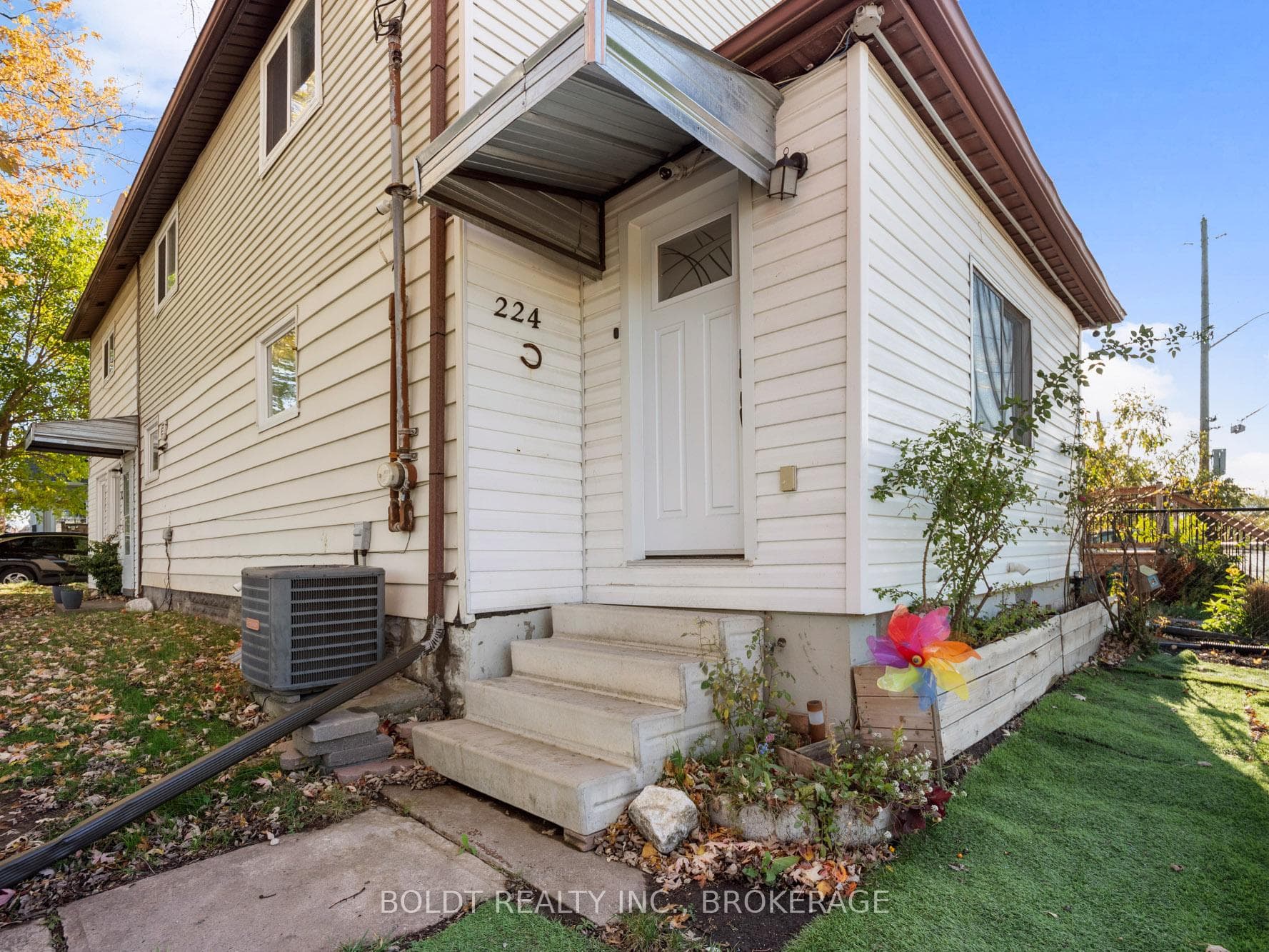 224 Oakdale Avenue, St. Catharines, ON L2P 2K7 - Photo 1