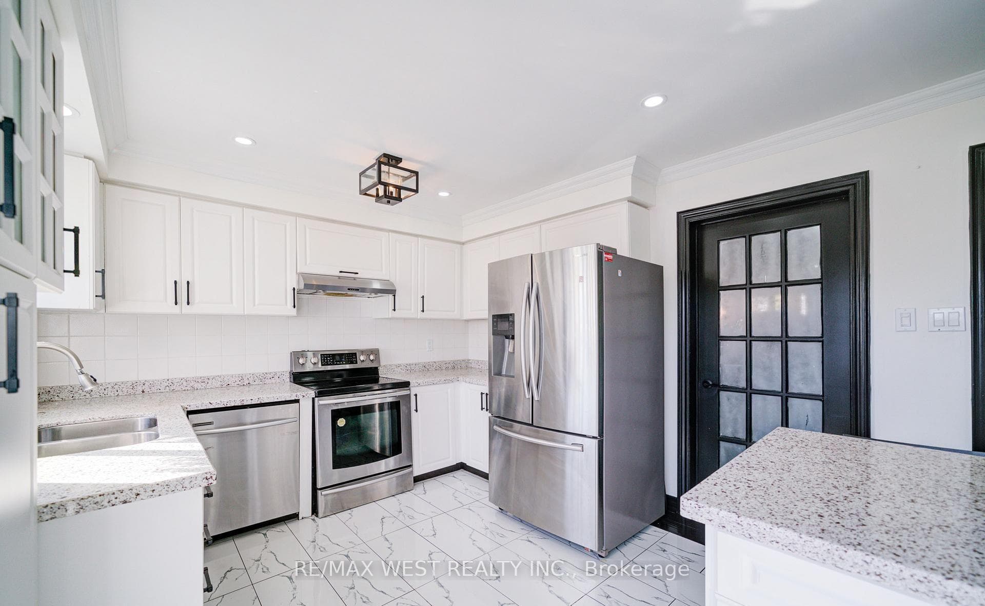 1648 Pepperwood Gate, Pickering, ON L1X 2K3 - Photo 1
