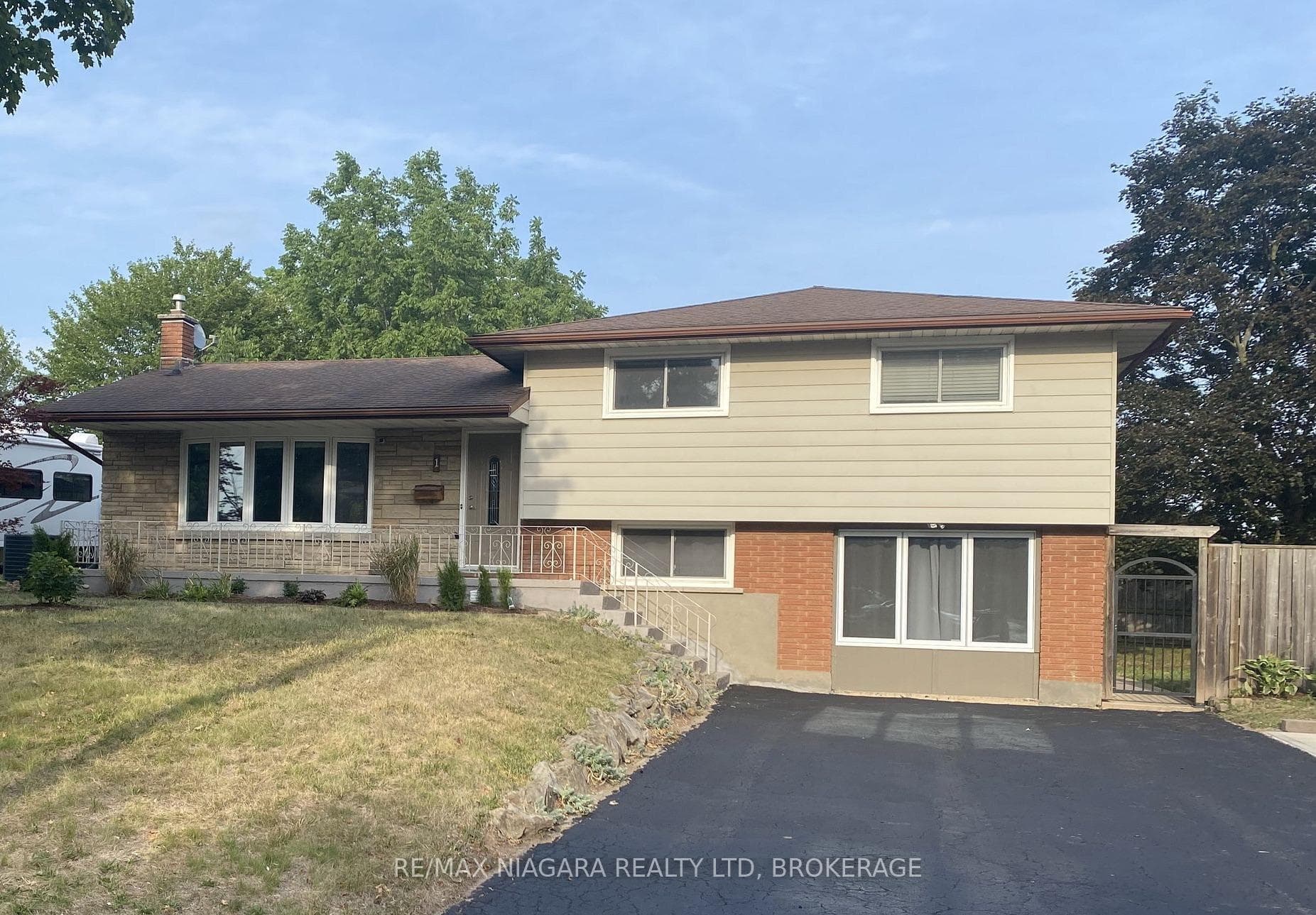 1 Braden Avenue, Welland, ON L3C 2R6 - Photo 1