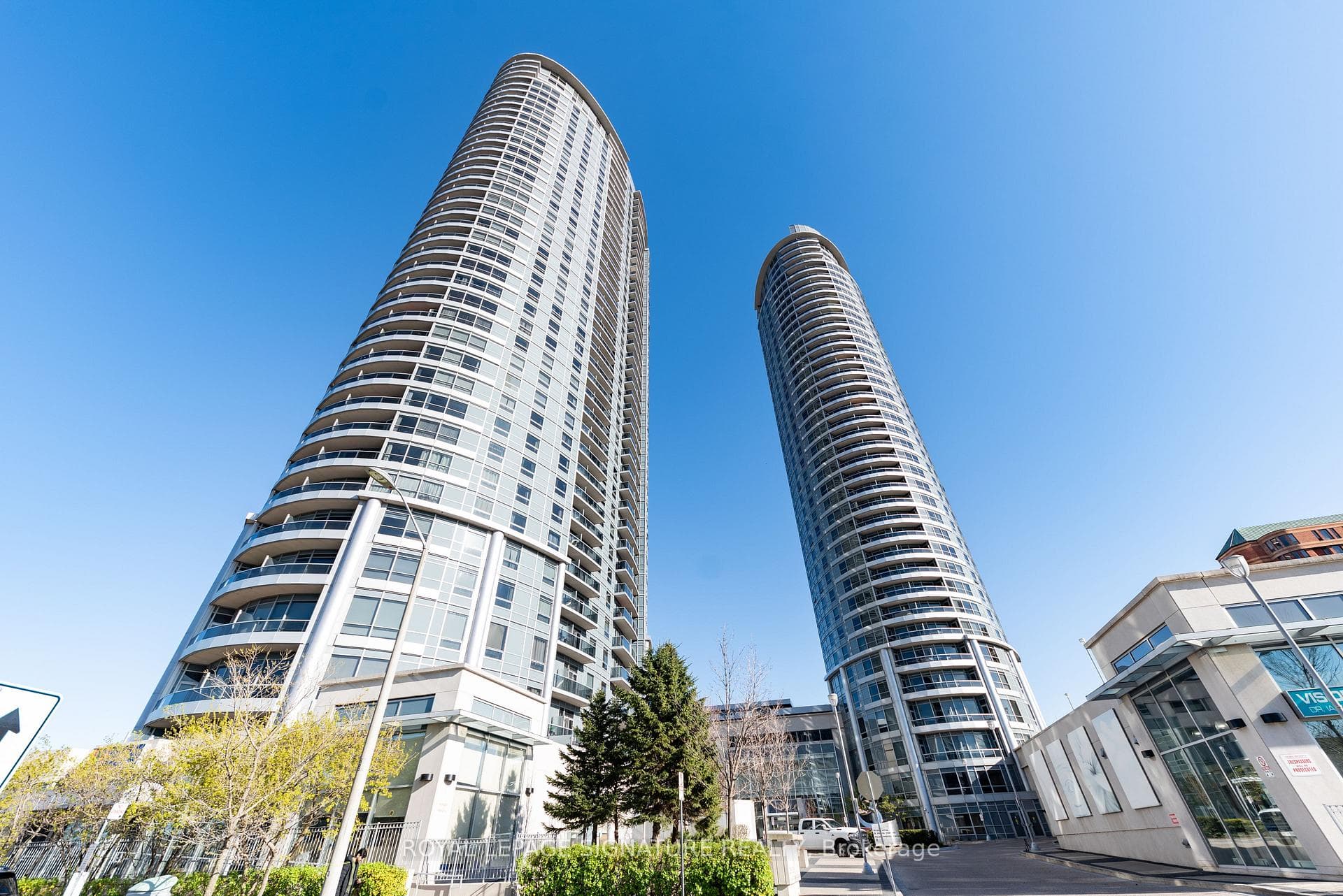 135 Village Green Square Unit 1423, Agincourt / Milliken, ON M1S 0G4 - Photo 1