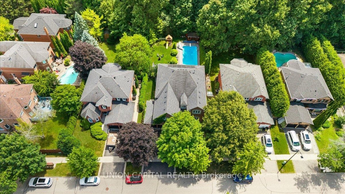 86 Charing Crescent, Aurora, ON L4G 6P5 - Photo 1