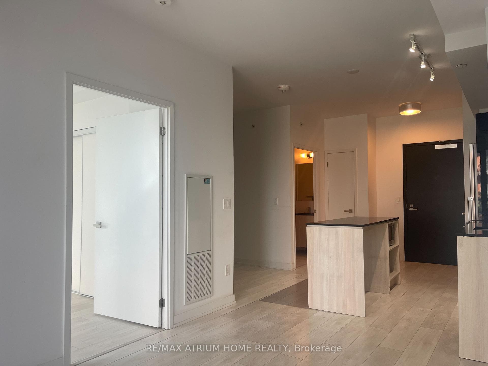 31 Tippett Road Unit 919, Toronto C06