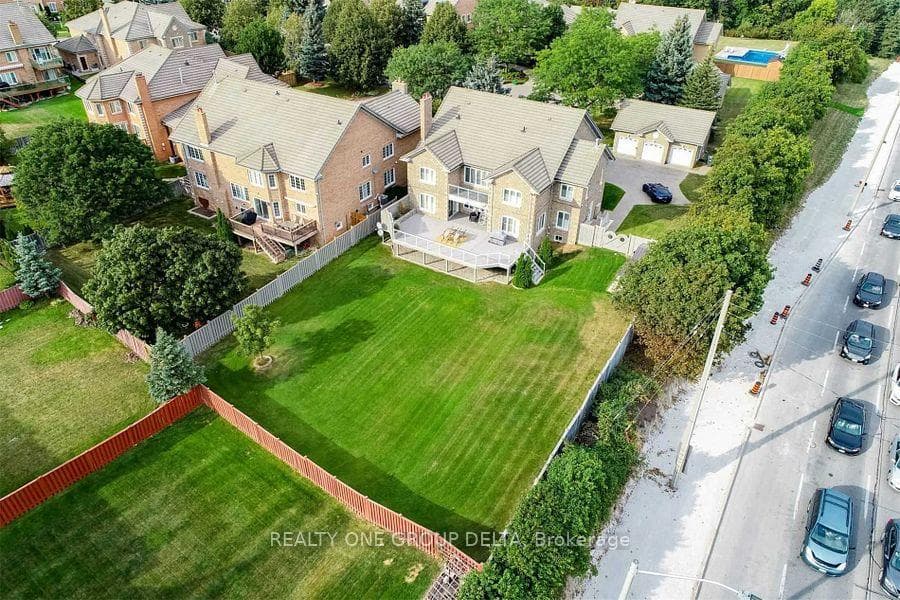 1918 Royal Credit Boulevard, Mississauga, ON L5M 4Y1 - Photo 1