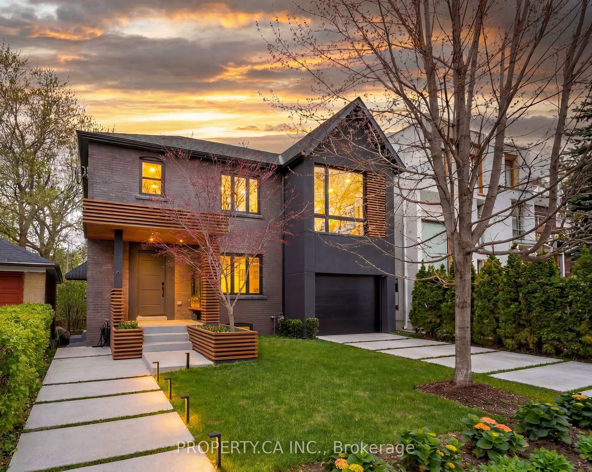 9 Maughan Crescent, The Beaches / Upper Beaches, ON M4L 3E4 - Photo 1